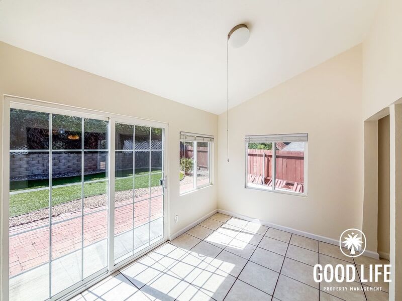 6645 Amberly St – photo 5