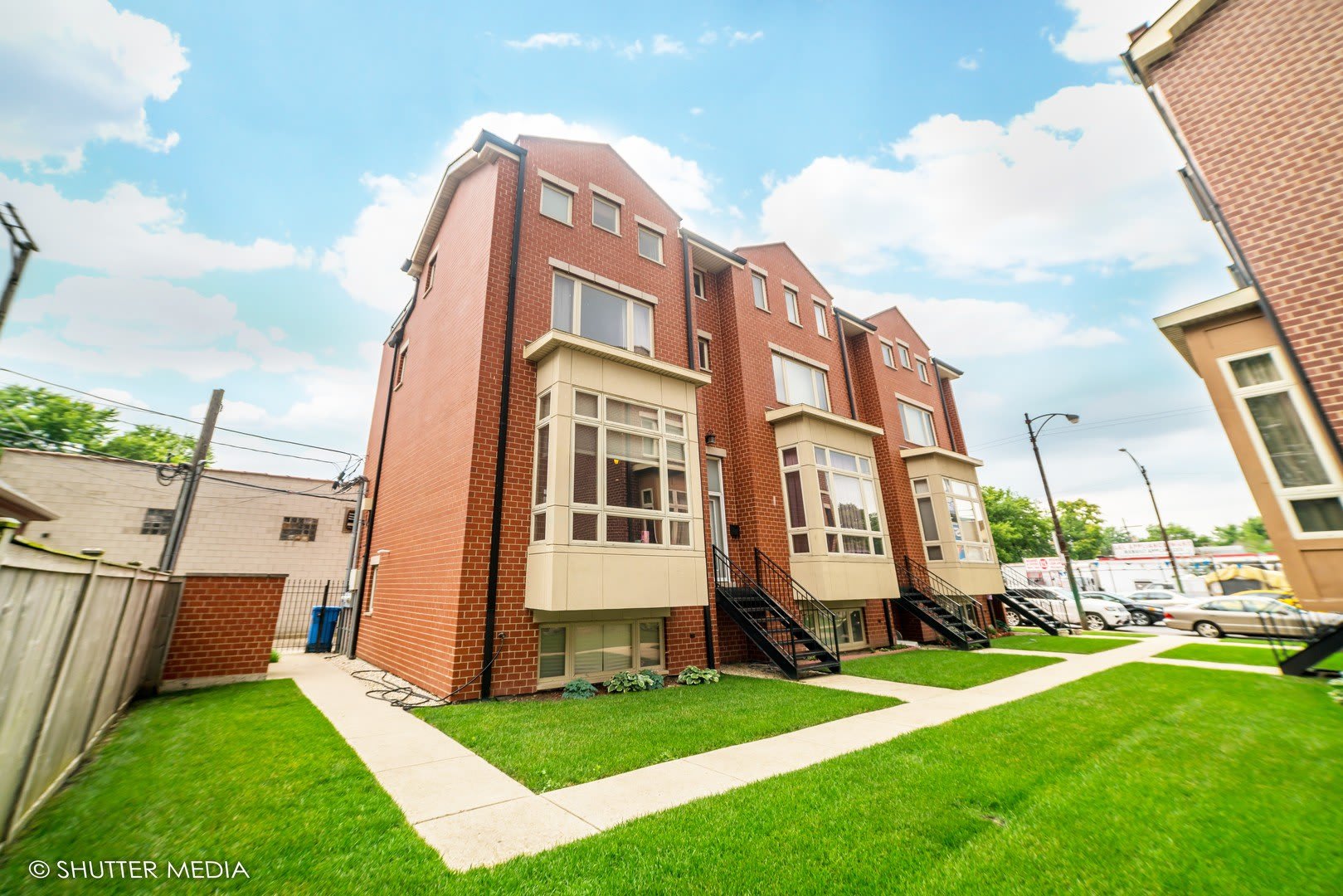 4251 W MONTROSE Avenue – photo 2