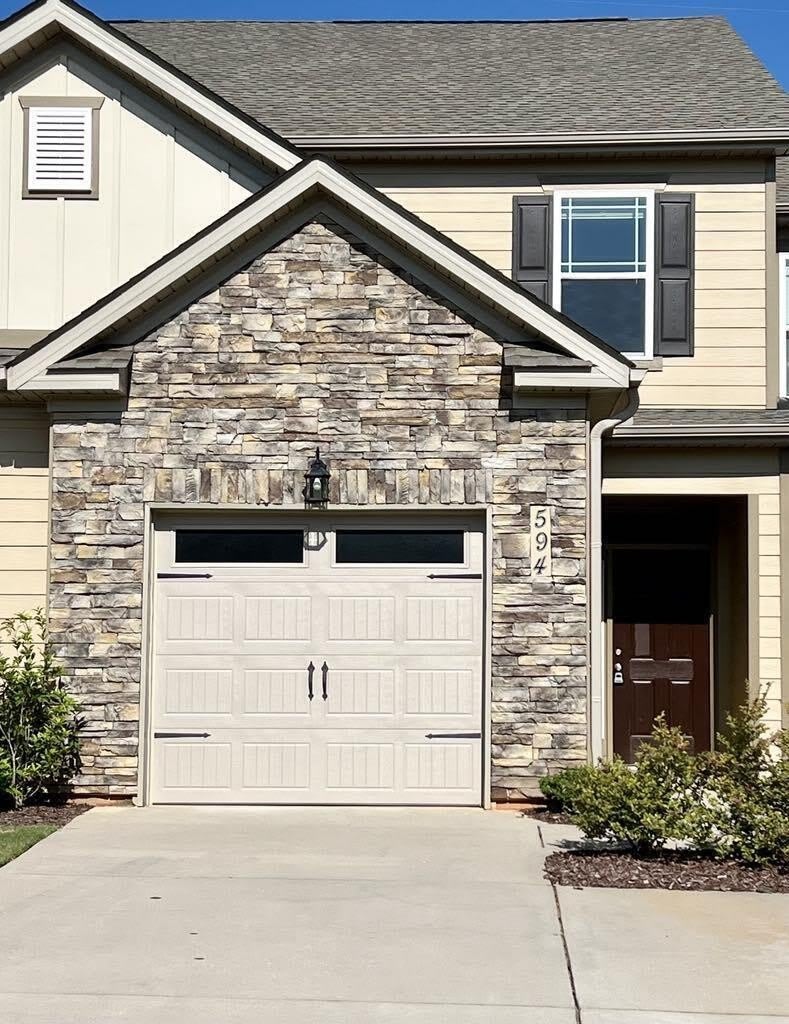 594 Vinings Drive – photo 1
