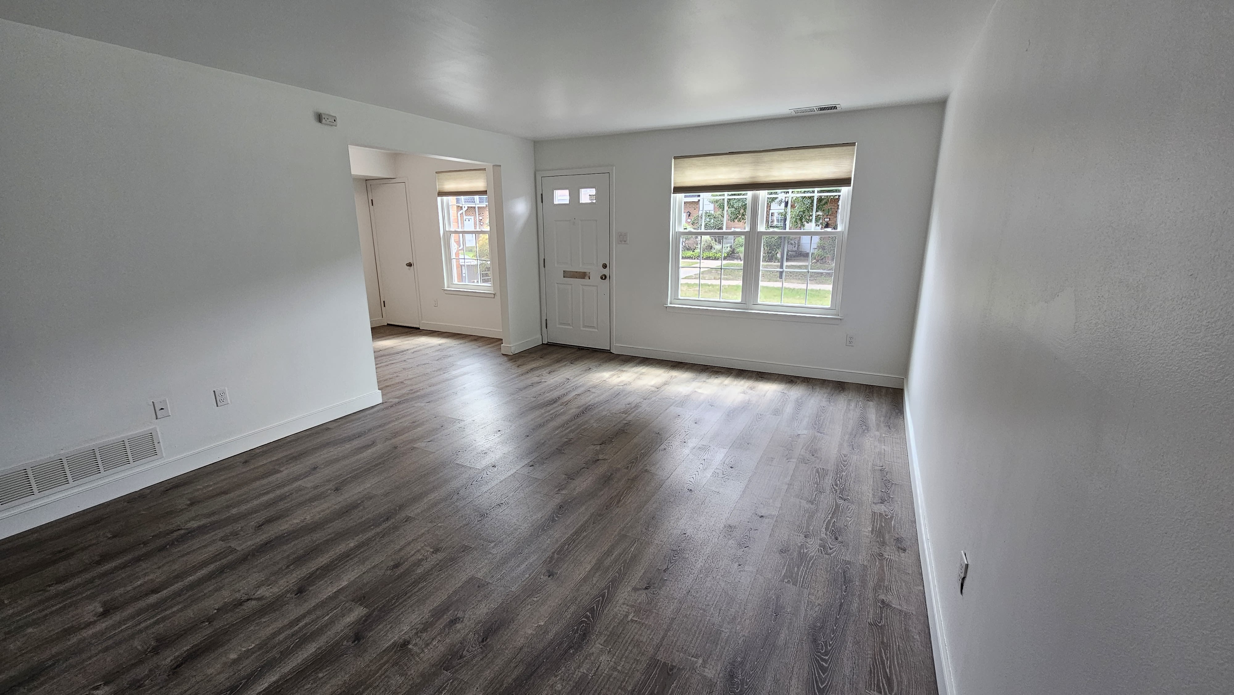 2073 Harbour Dr – photo 1