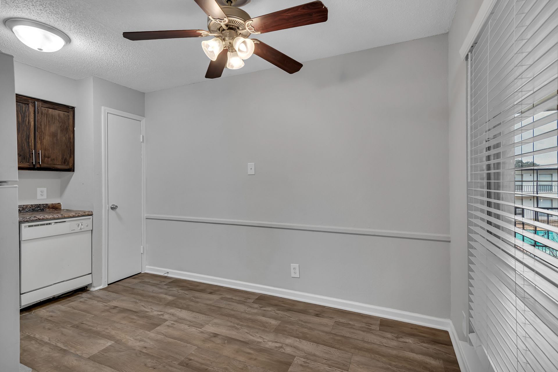 Glen Oaks Apartments – photo 2