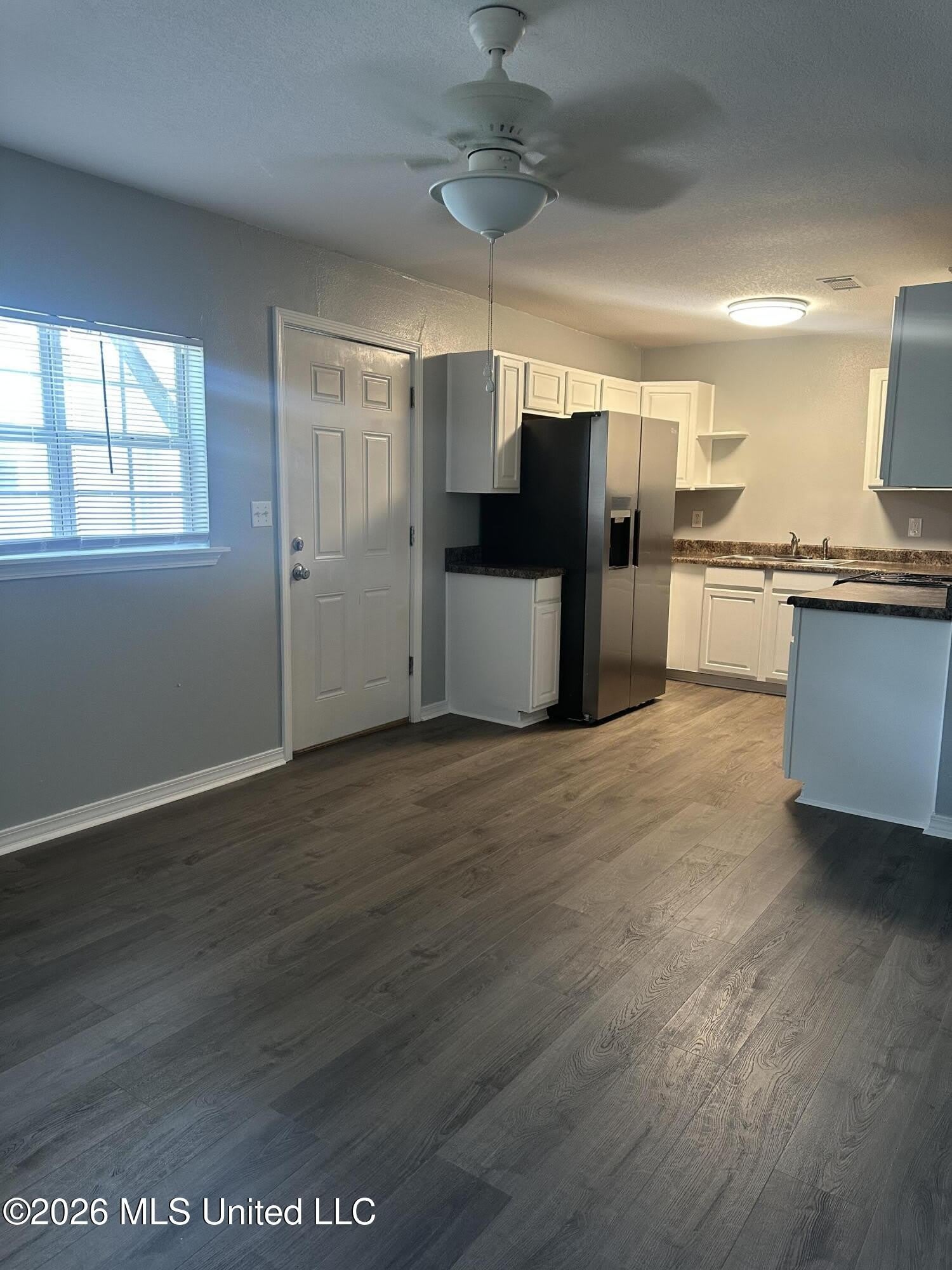 1206 Beach Avenue – photo 3