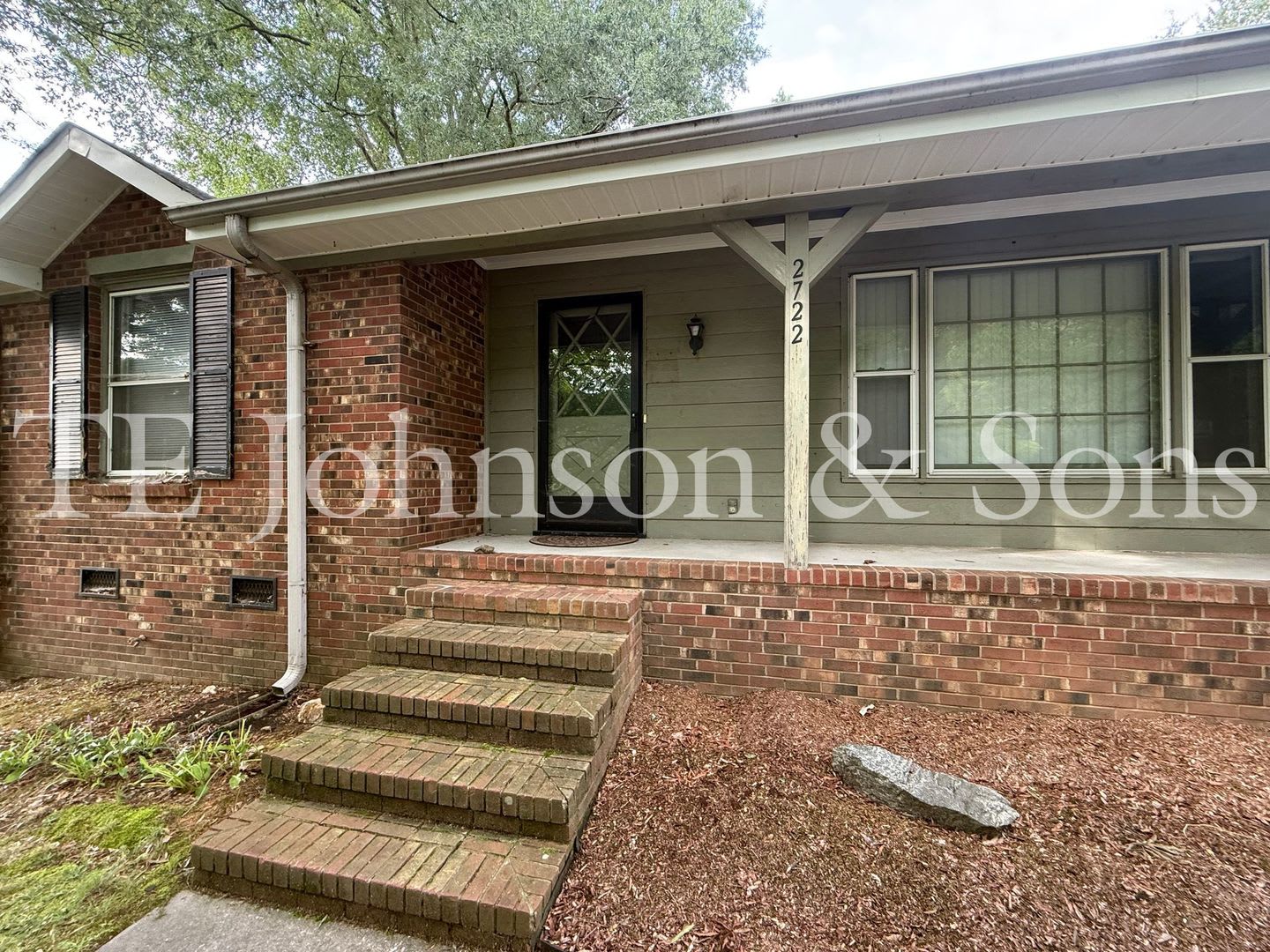 Spacious One Level Home with Den, Granite Kitchen Island, and 2 Car Carport – photo 2