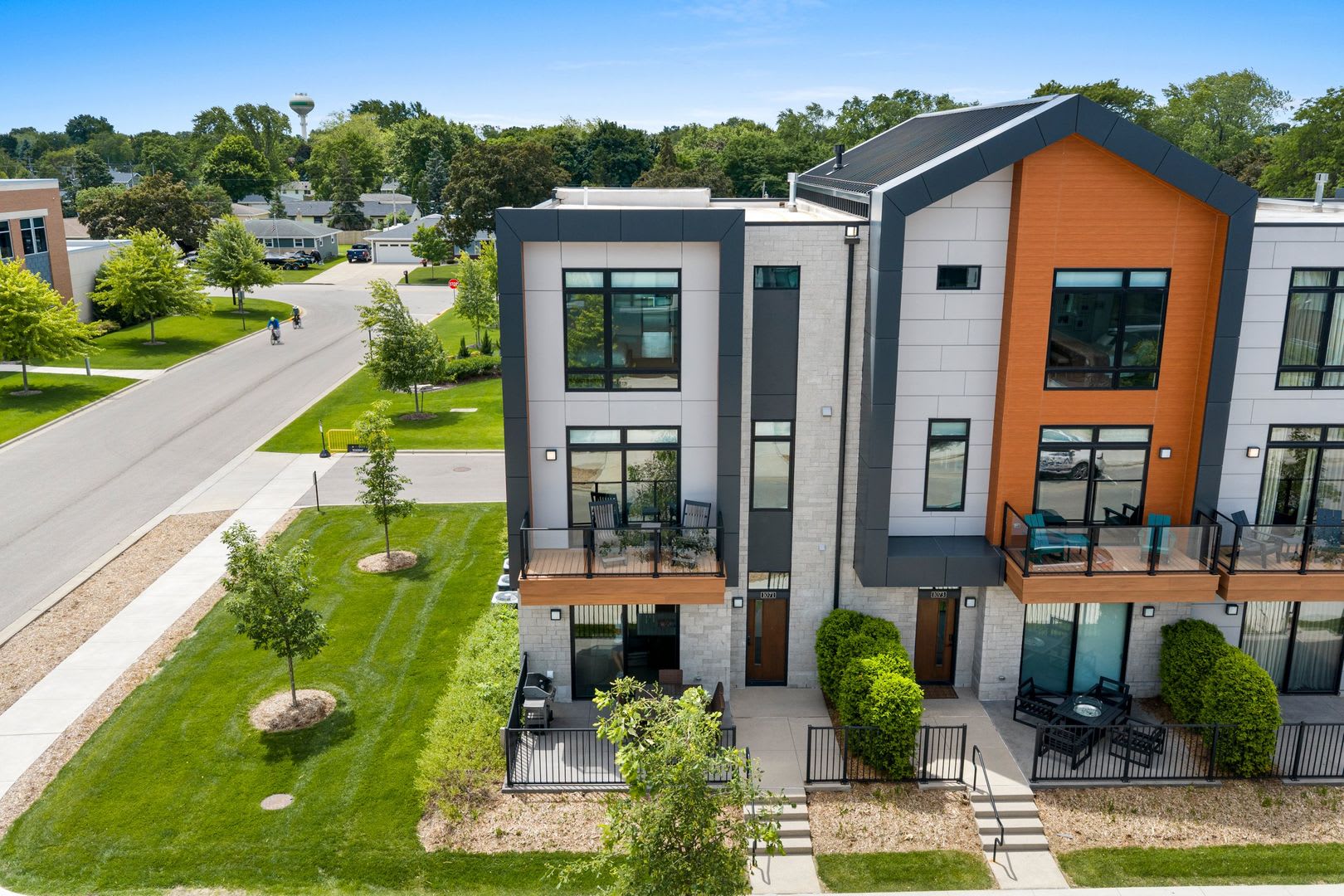 Luxury 3 Story Condo in Exclusive Titletown District – photo 1
