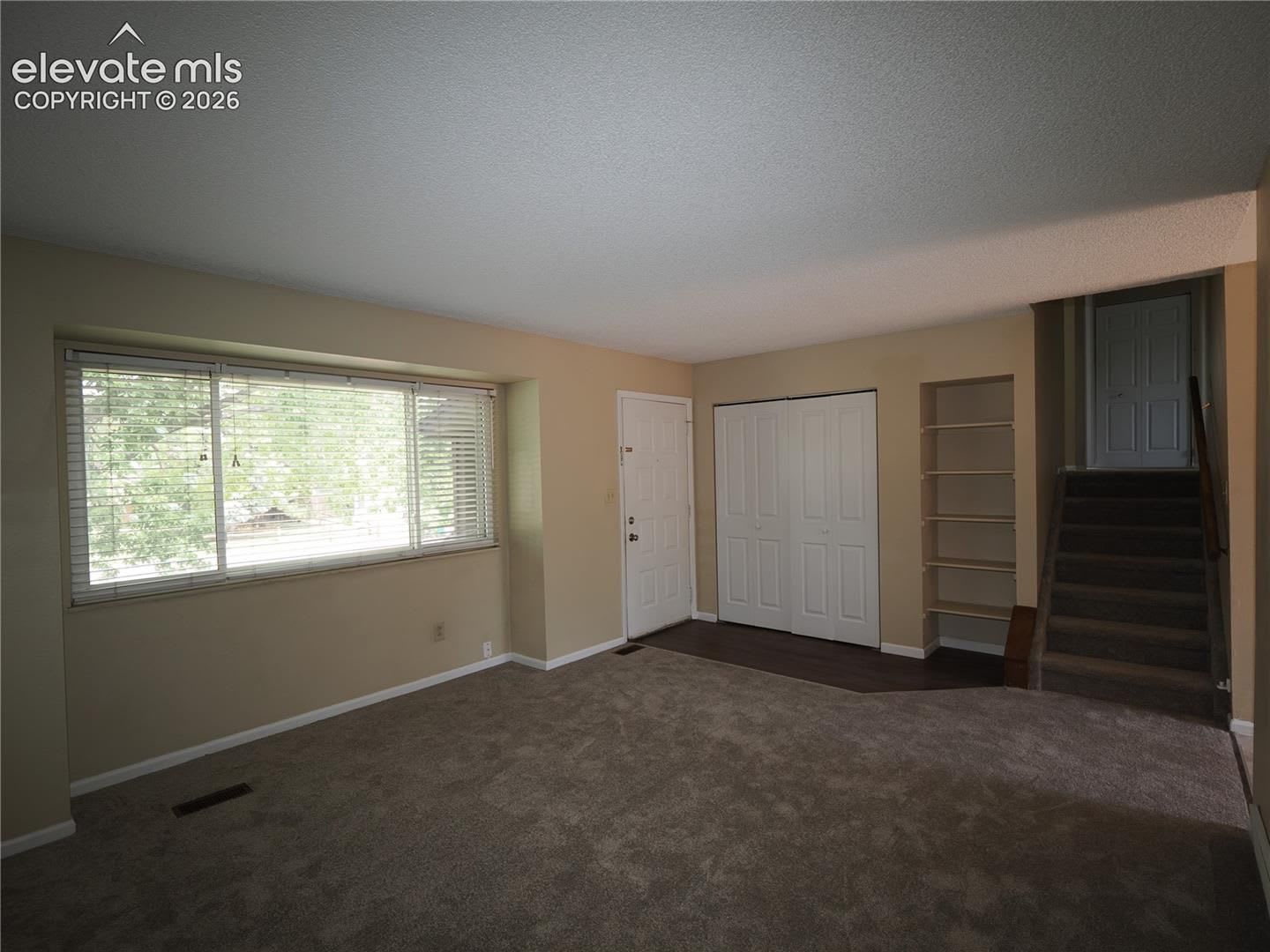 4 Bedroom with New Carpet! – photo 5