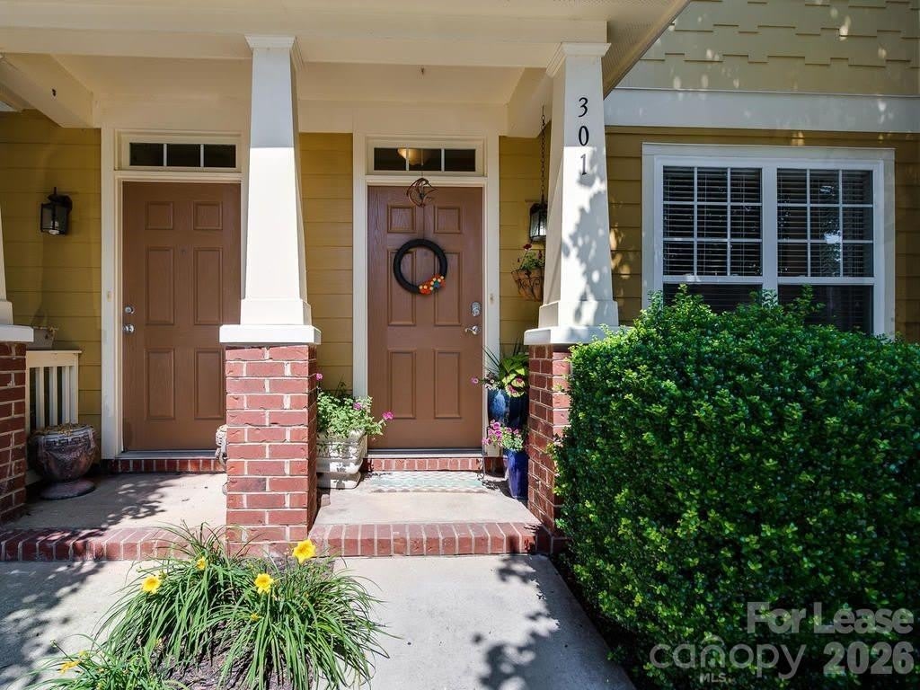 301 Hurston Circle – photo 2
