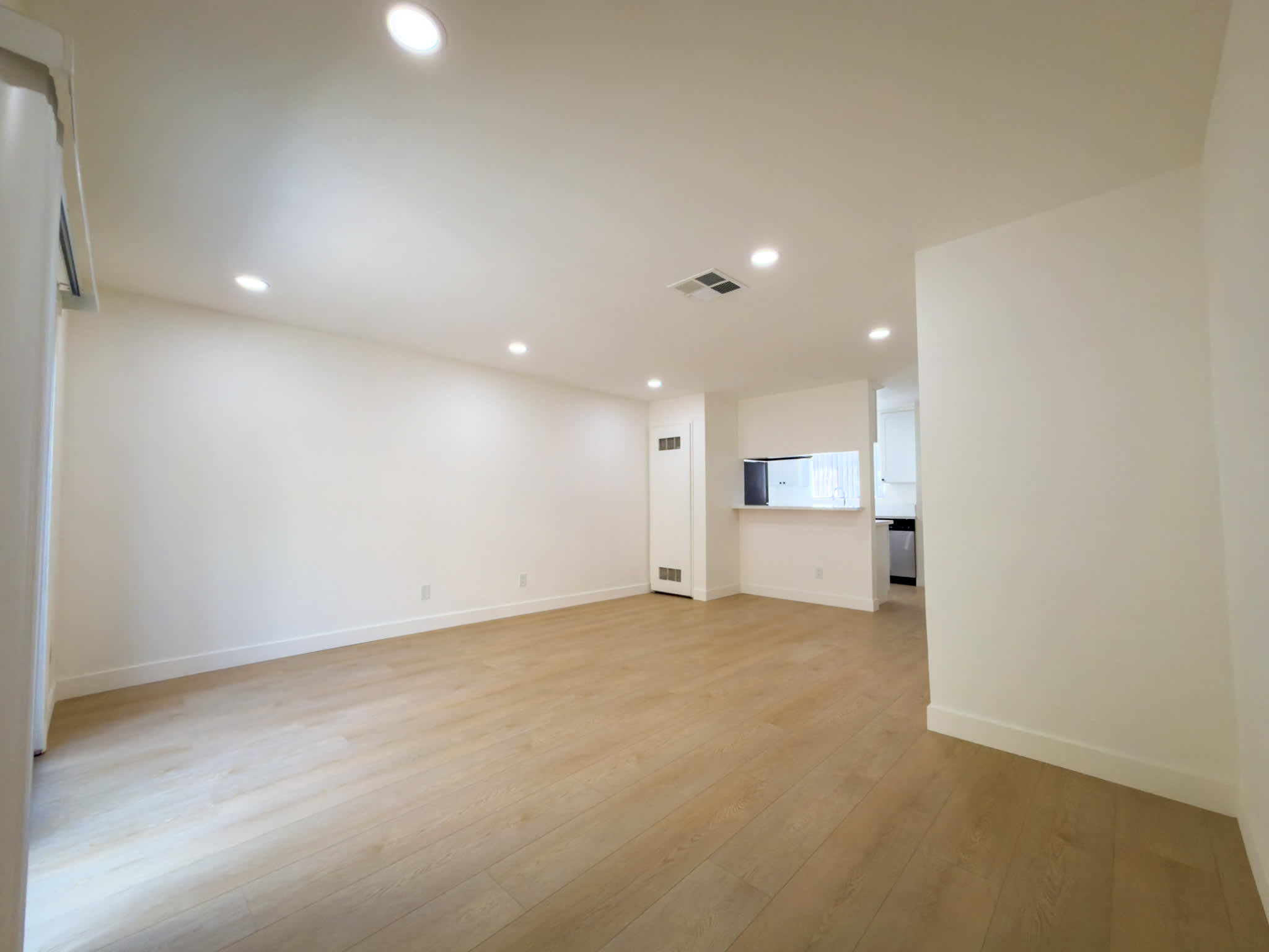 360 Pioneer Dr – photo 3