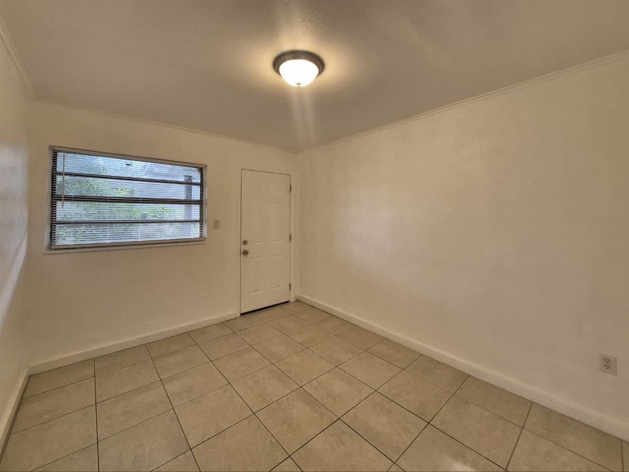 1726 W Chestnut St Apt B – photo 3