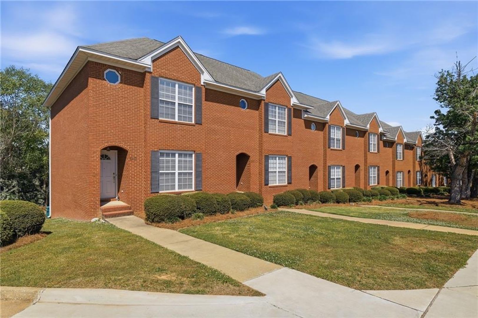 Brick Townhome in Meadowbrook! – photo 2