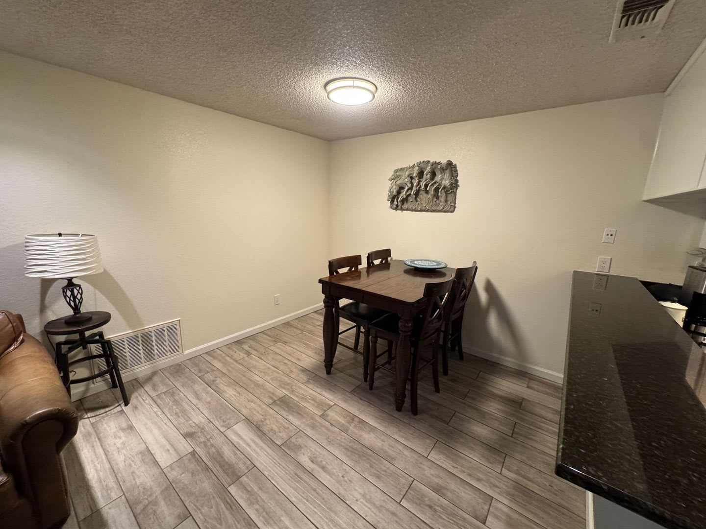 Partially furnished option – photo 3