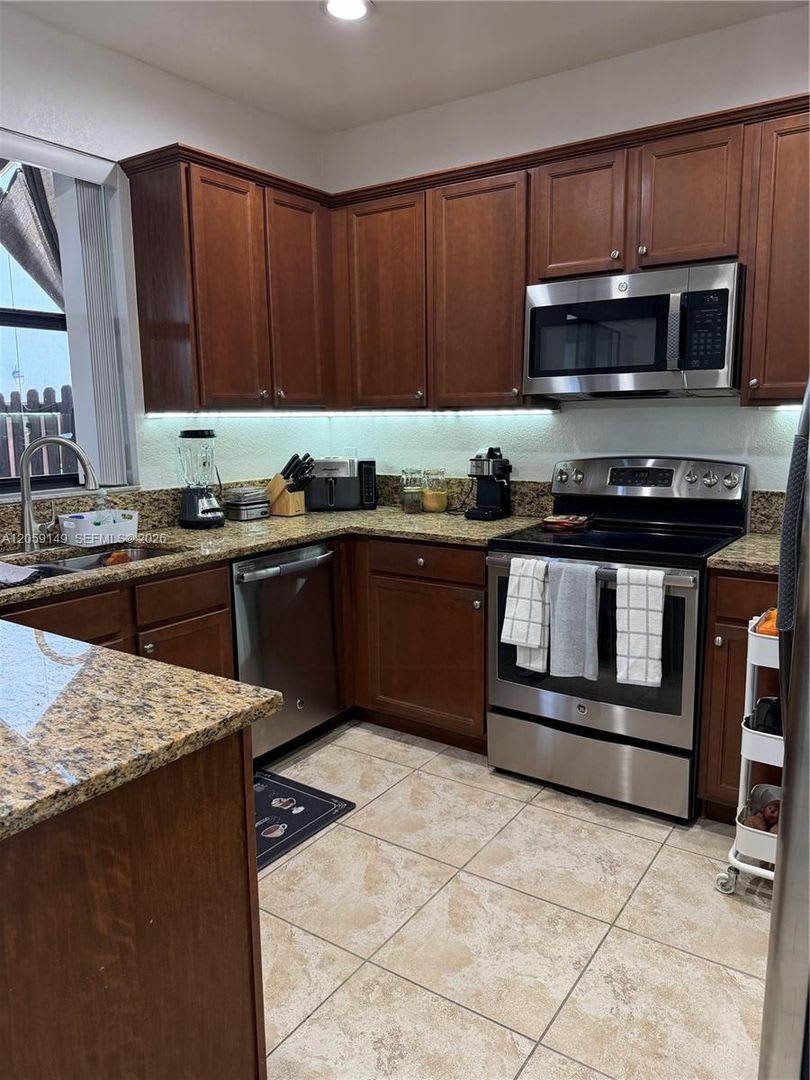 11302 NW 88th Terrace 11302, Doral, FL 33178 – photo 1