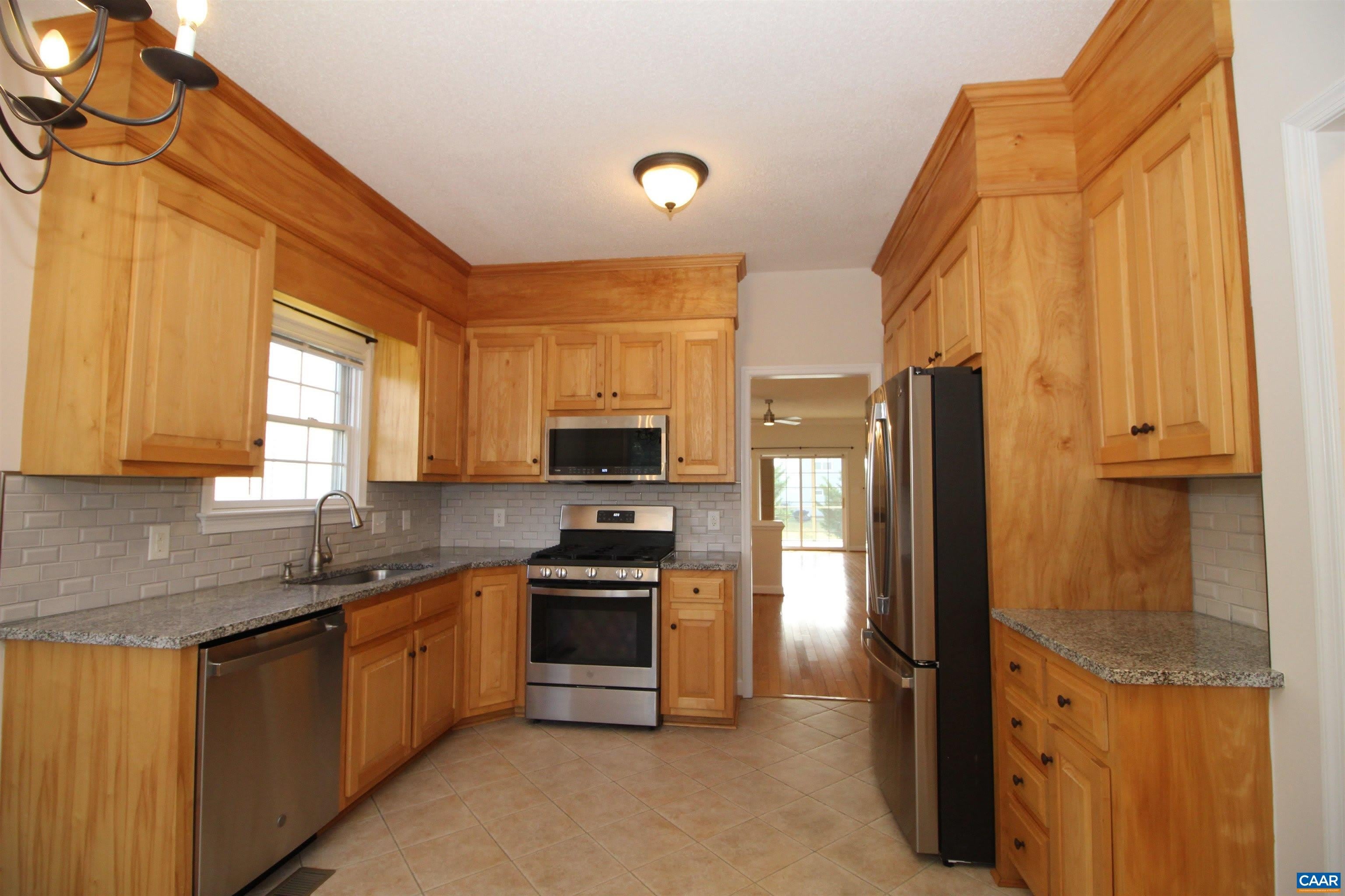 121 BRYANT DR – photo 3