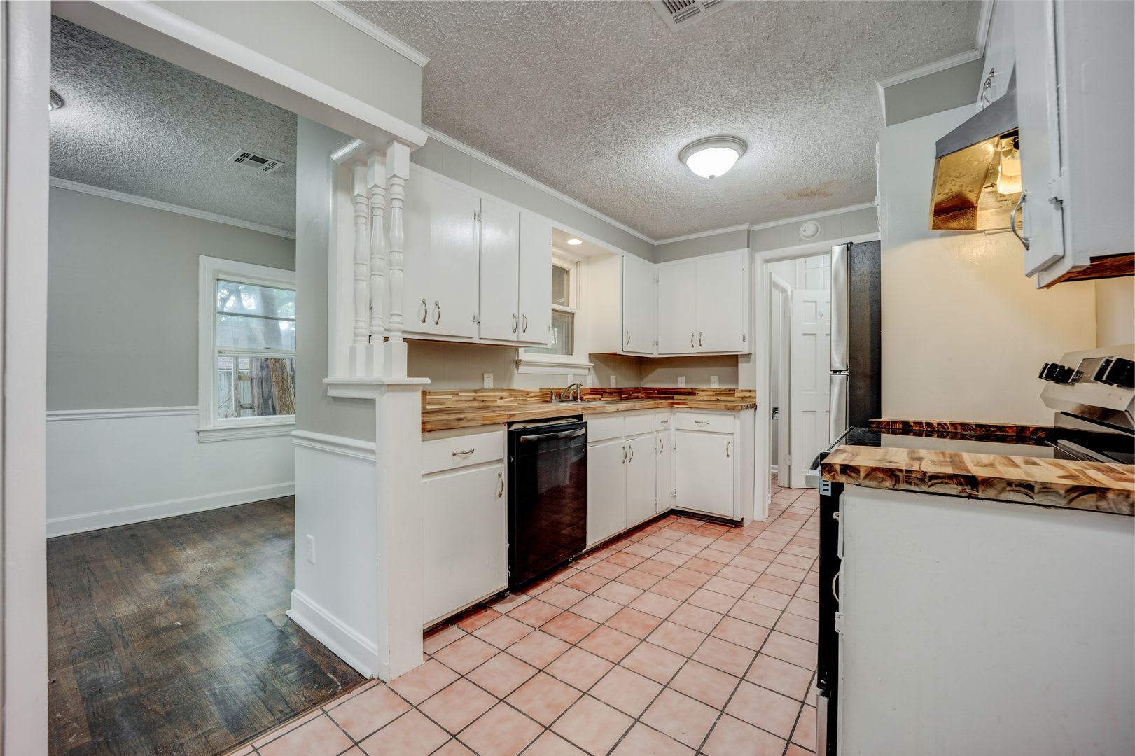 Freshly Updated 3 Bedroom House – photo 3