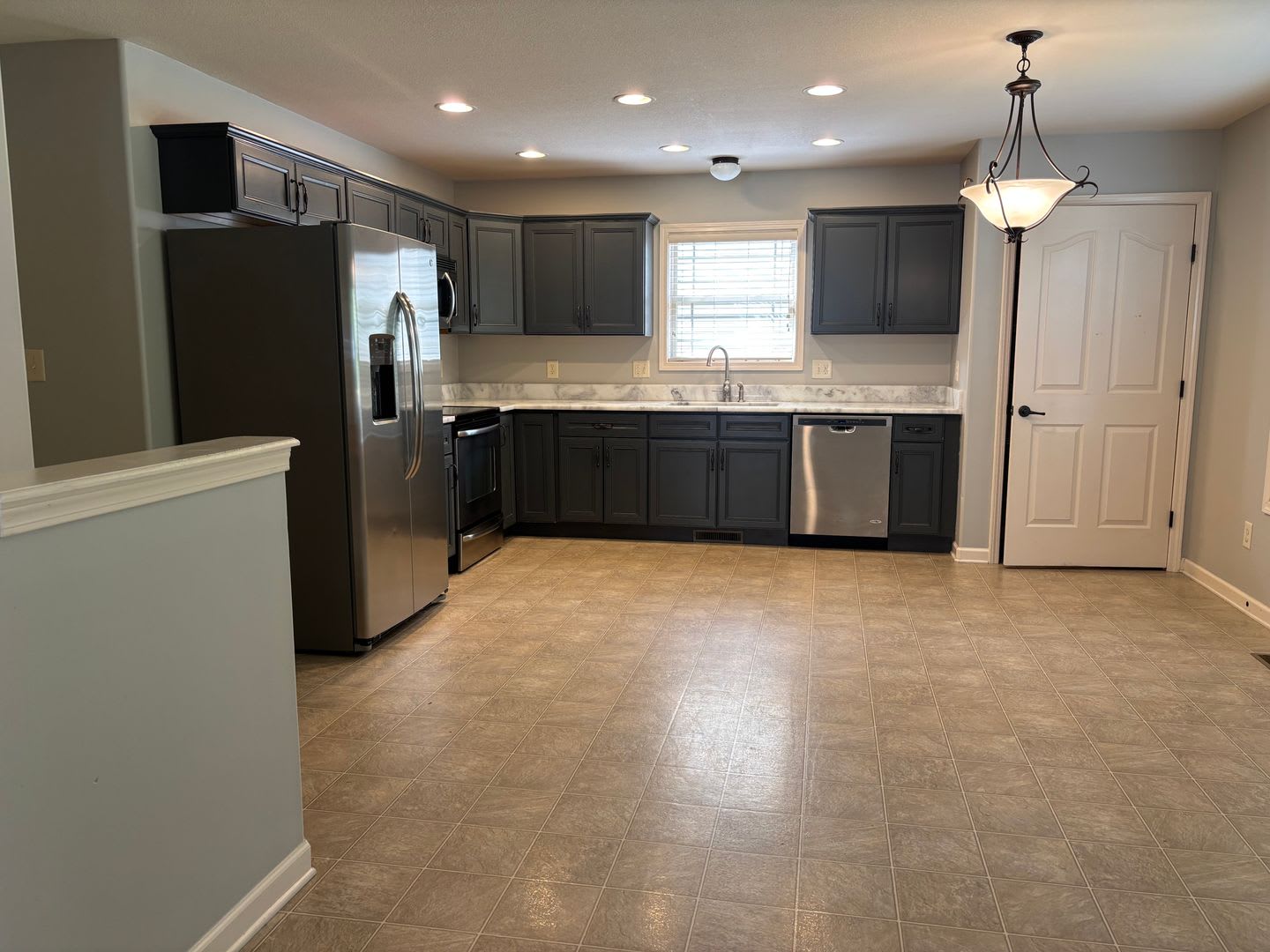 Spacious 4-Bedroom Home with Fenced Backyard Near Fort Campbell – photo 5