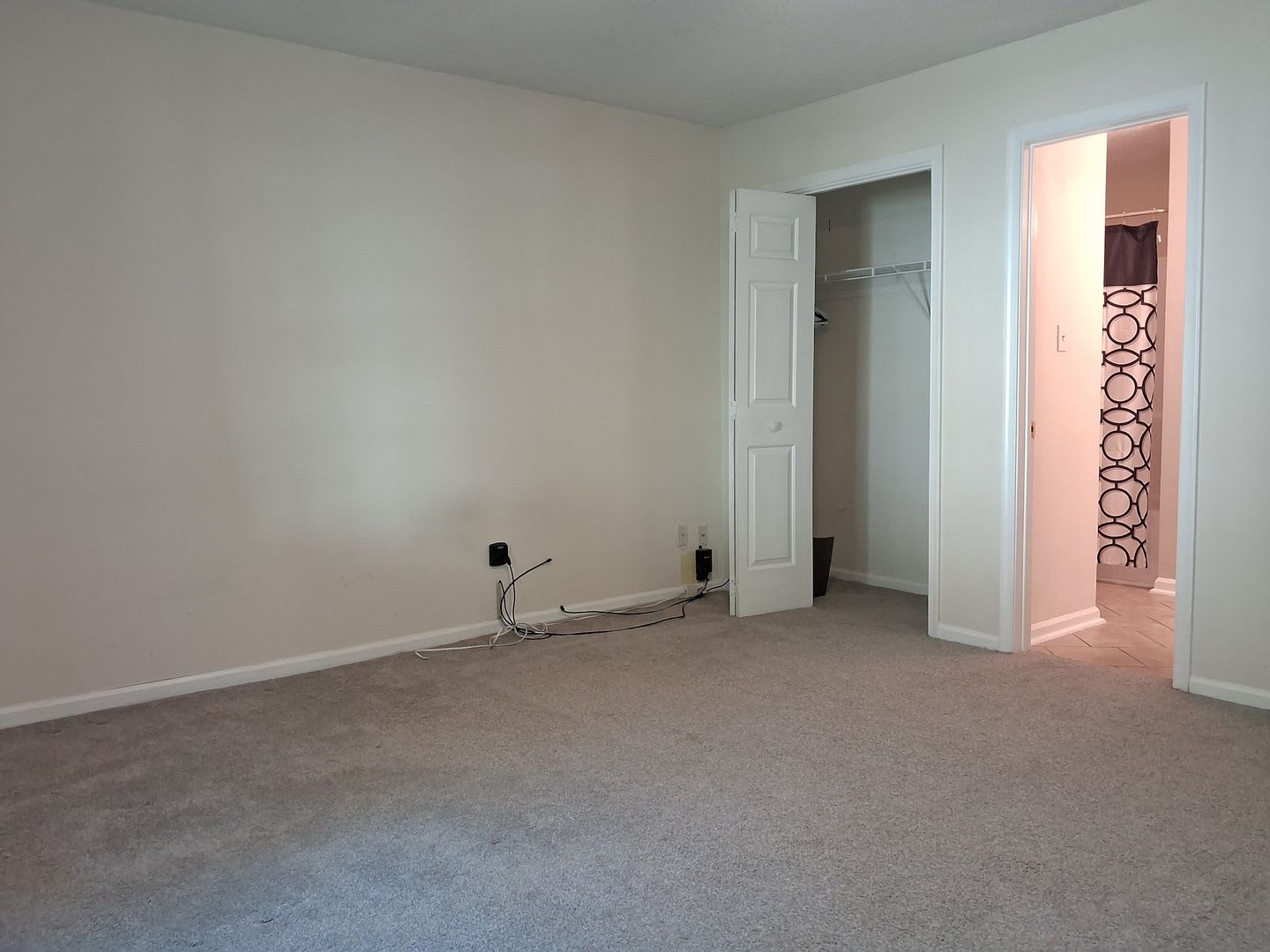 Charming 3 Bed, 2 Bath Home – 1,428 Sq Ft – photo 3