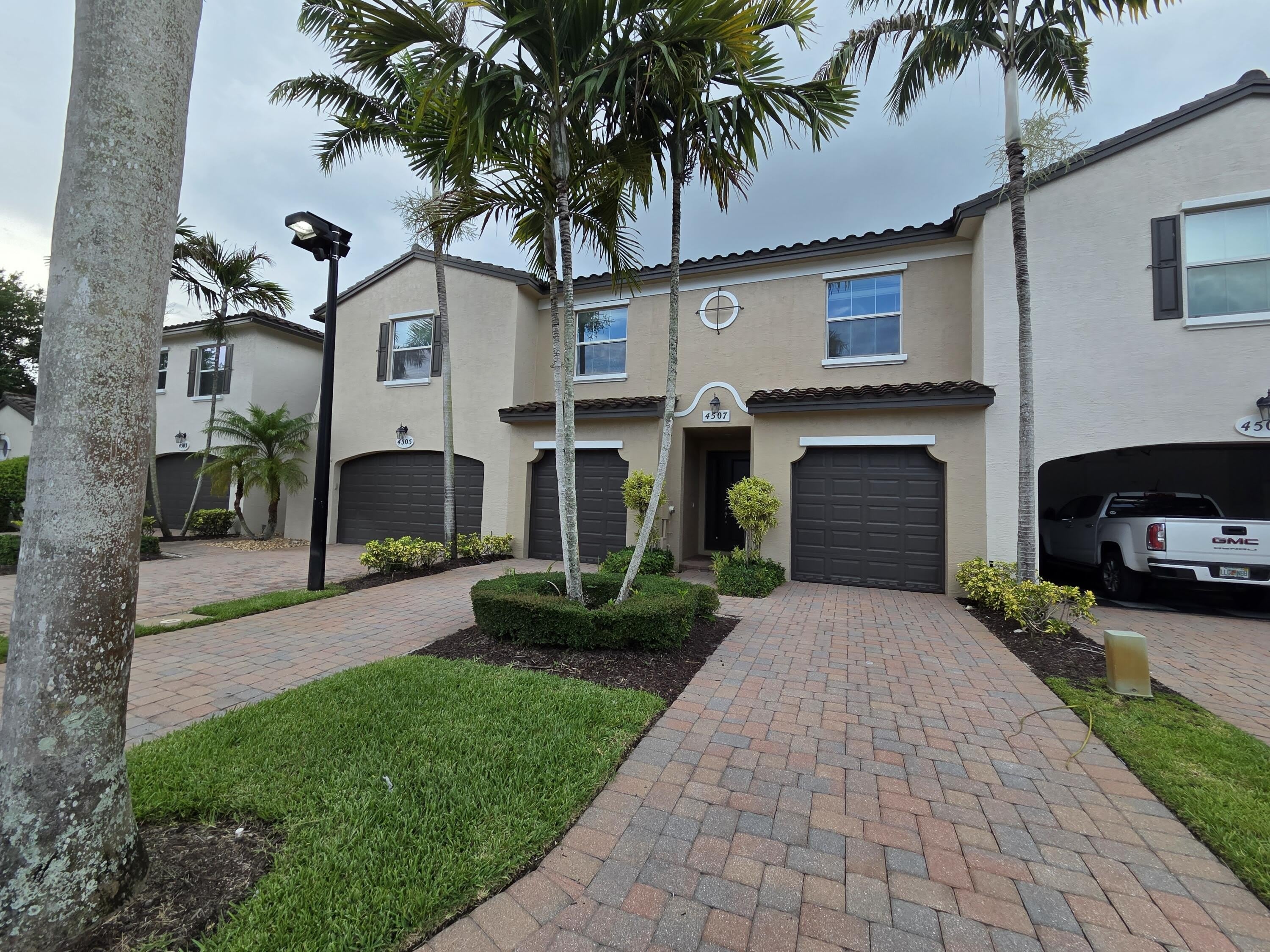 4507 Mediterranean Circle – photo 2