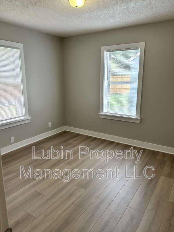 2412 Forest Ave – photo 4