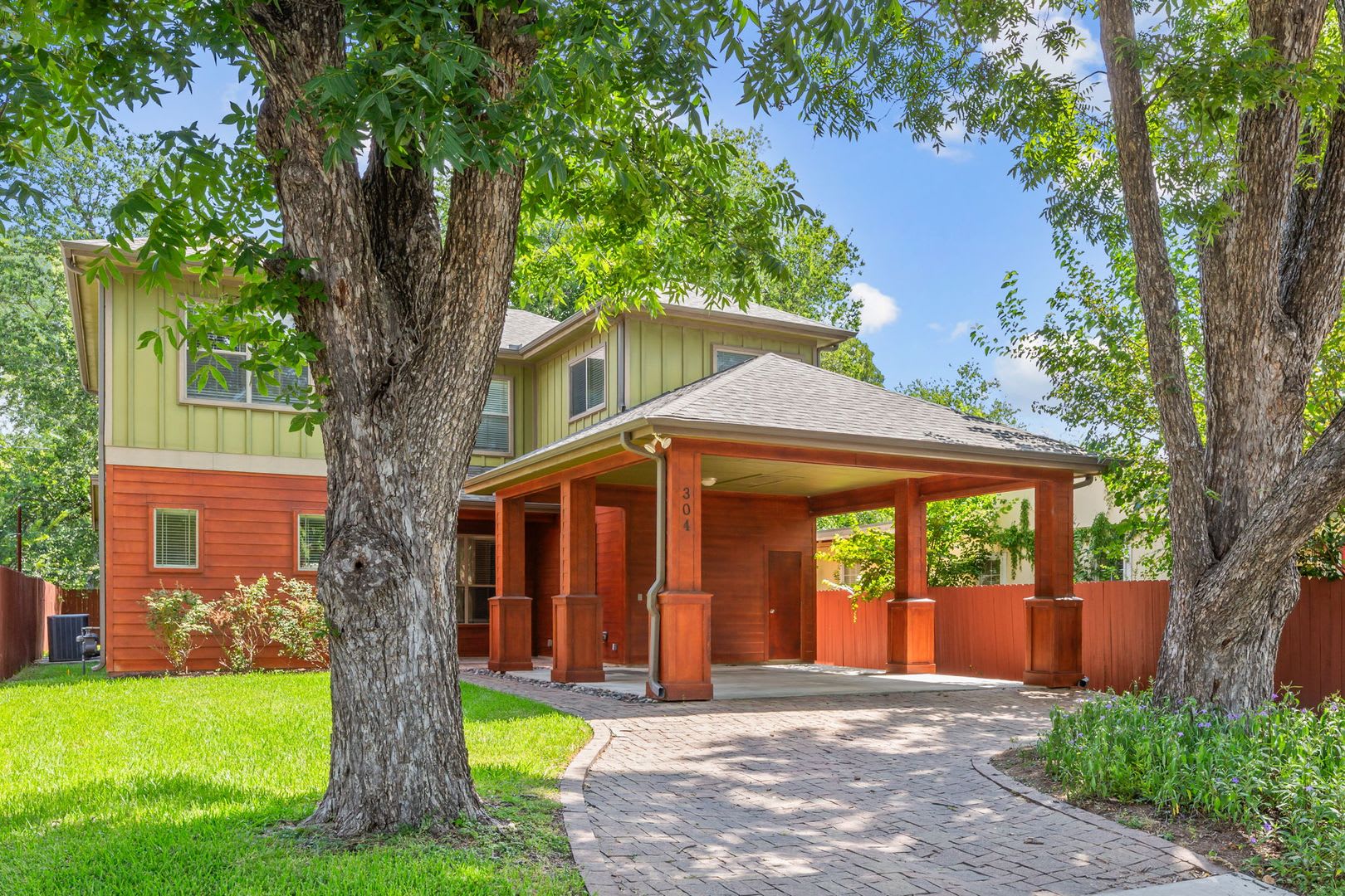 UT PRE-LEASE: Beautiful, Recently Constructed 6 bed/ 4 ba home in North Loop Area, Mins to UT – photo 2