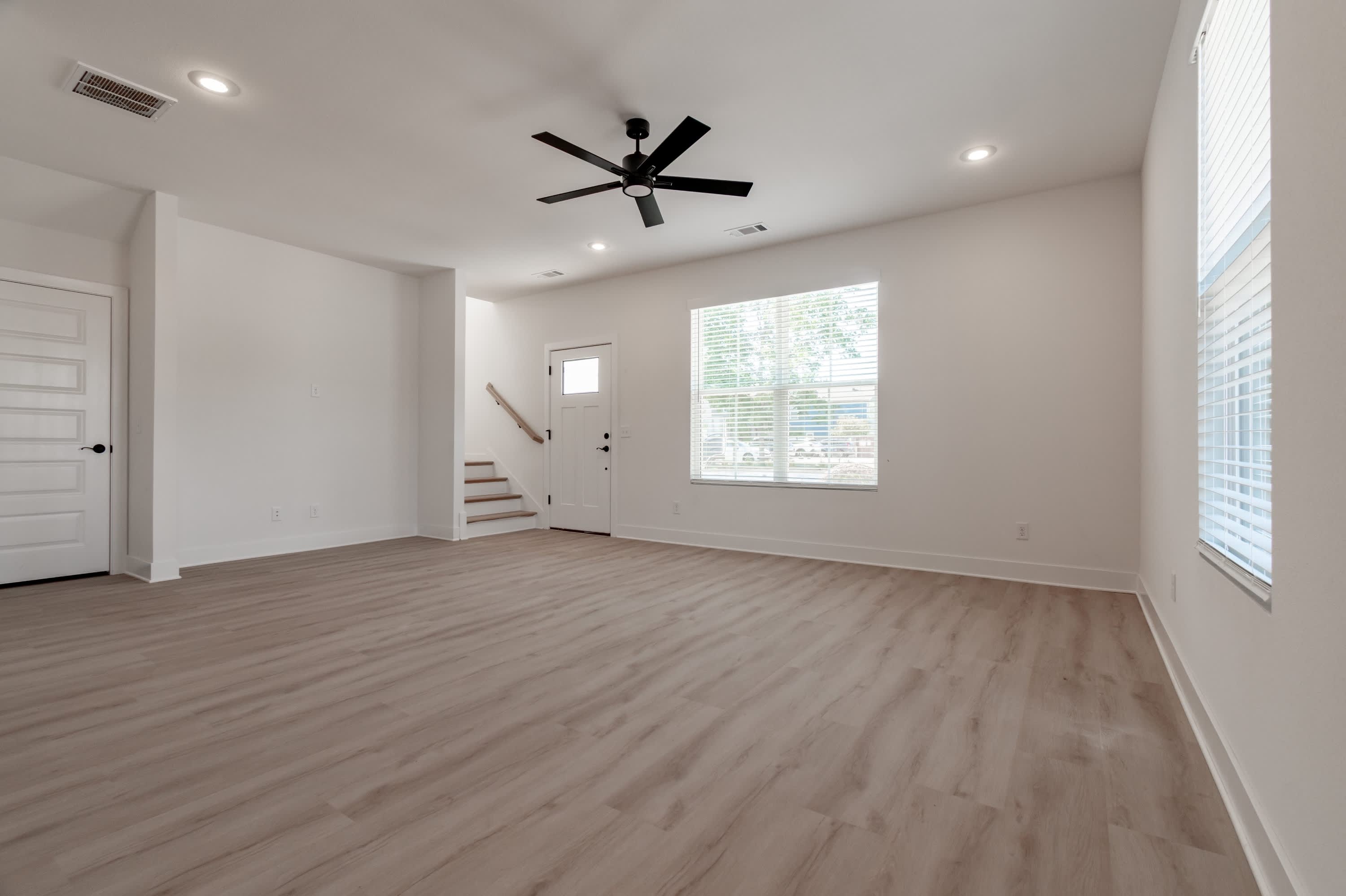 1640 North Leverett Avenue – photo 3