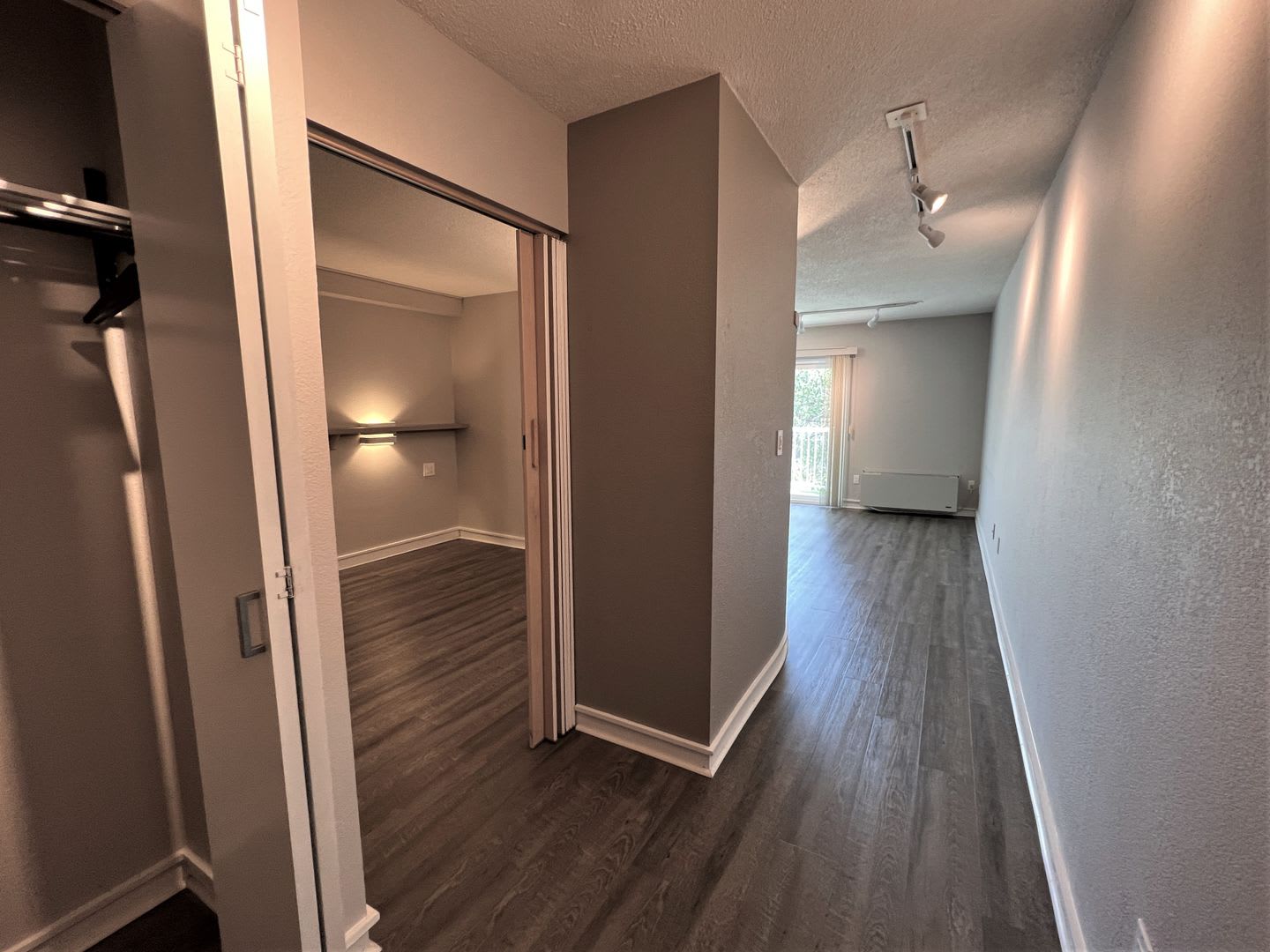 Beech St. Apartment – photo 2