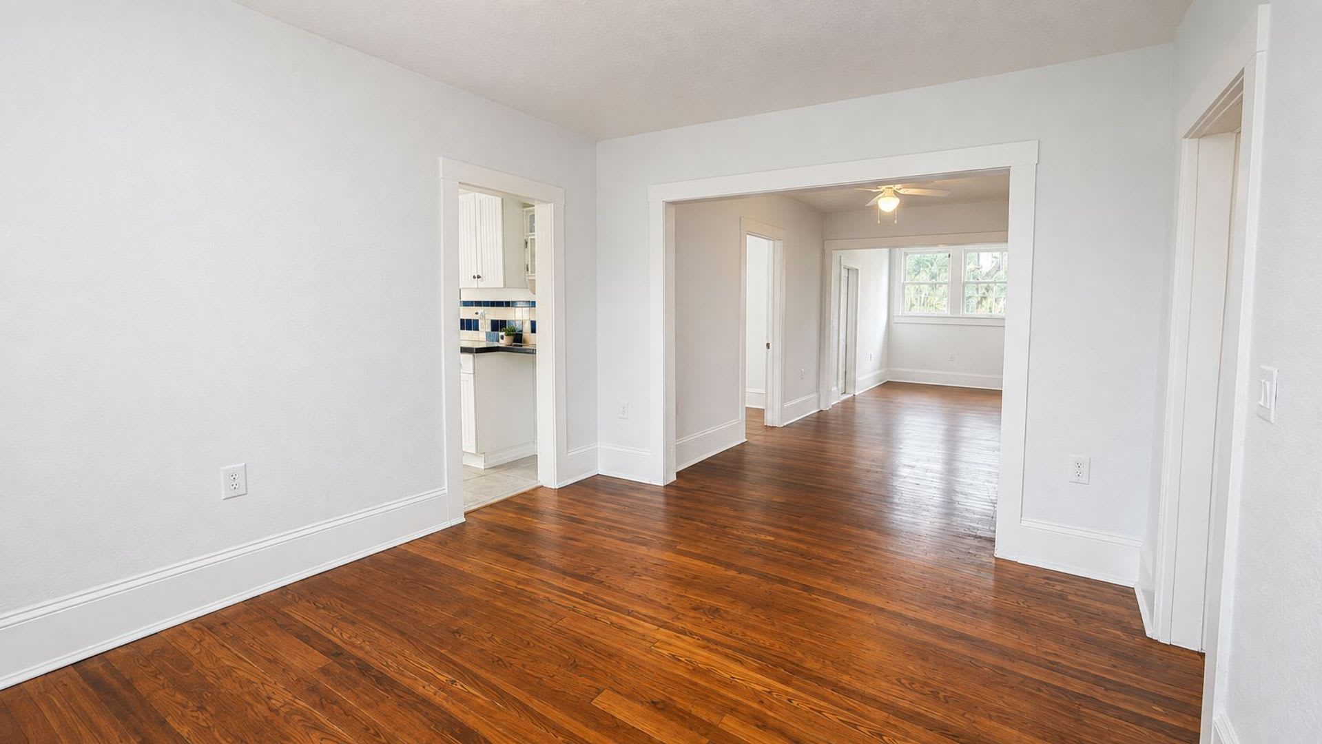 Unique 2 Bedroom Apartment in Downtown Leesburg Across from the Park – photo 4