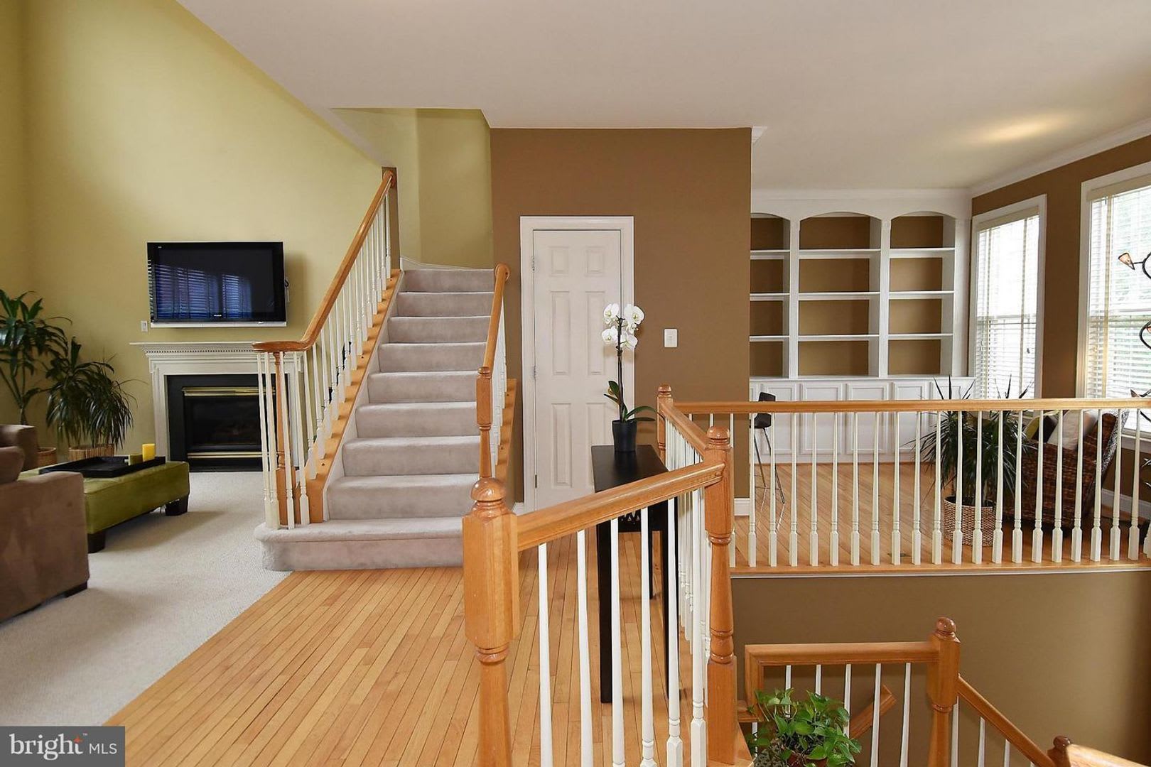 Beautiful Colonial In Sought After Cedar Lakes This Spacious 4 Bedroom 3 5 Bath Home Offers Over 3 000 Finished Square Feet Of Comfortable Living Space – photo 3