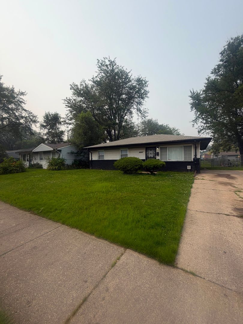Very spacious 3 Bedroom • 1 Bathroom home. – photo 2
