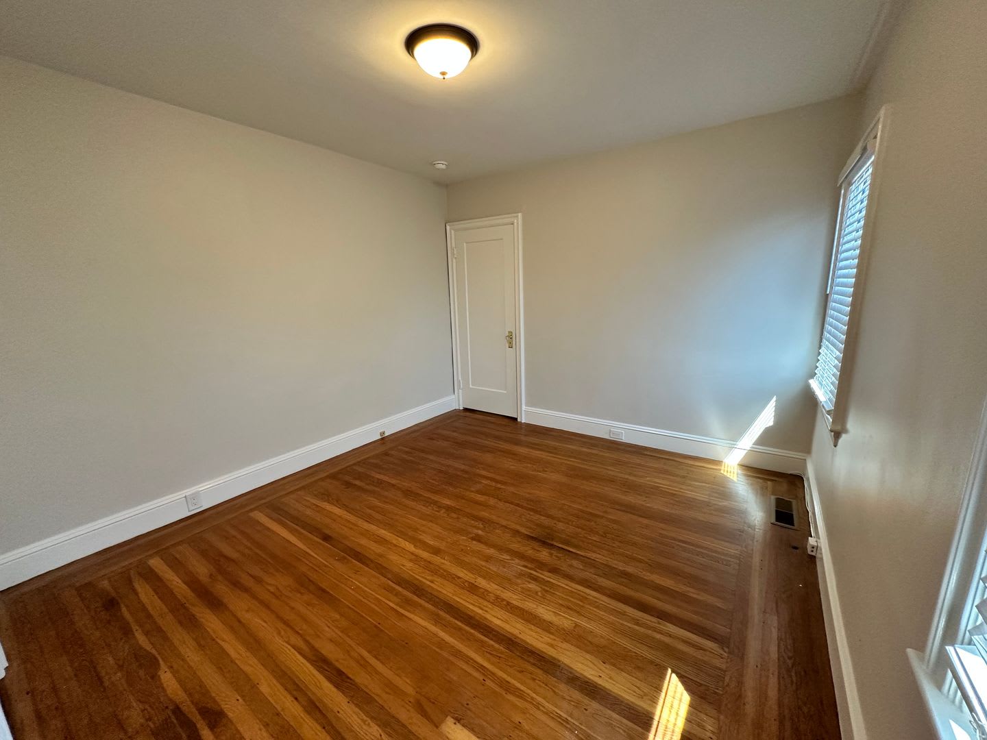 Charming 2Br Berkeley Home With Updated Kitchen Garage Backyard – photo 5