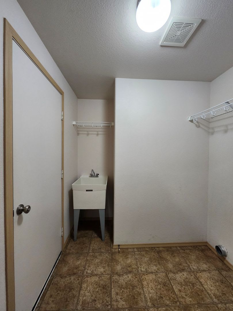 Spacious 3 bedroom/2 bath on Cul-de-Sac, 3 Car Garage! – photo 4