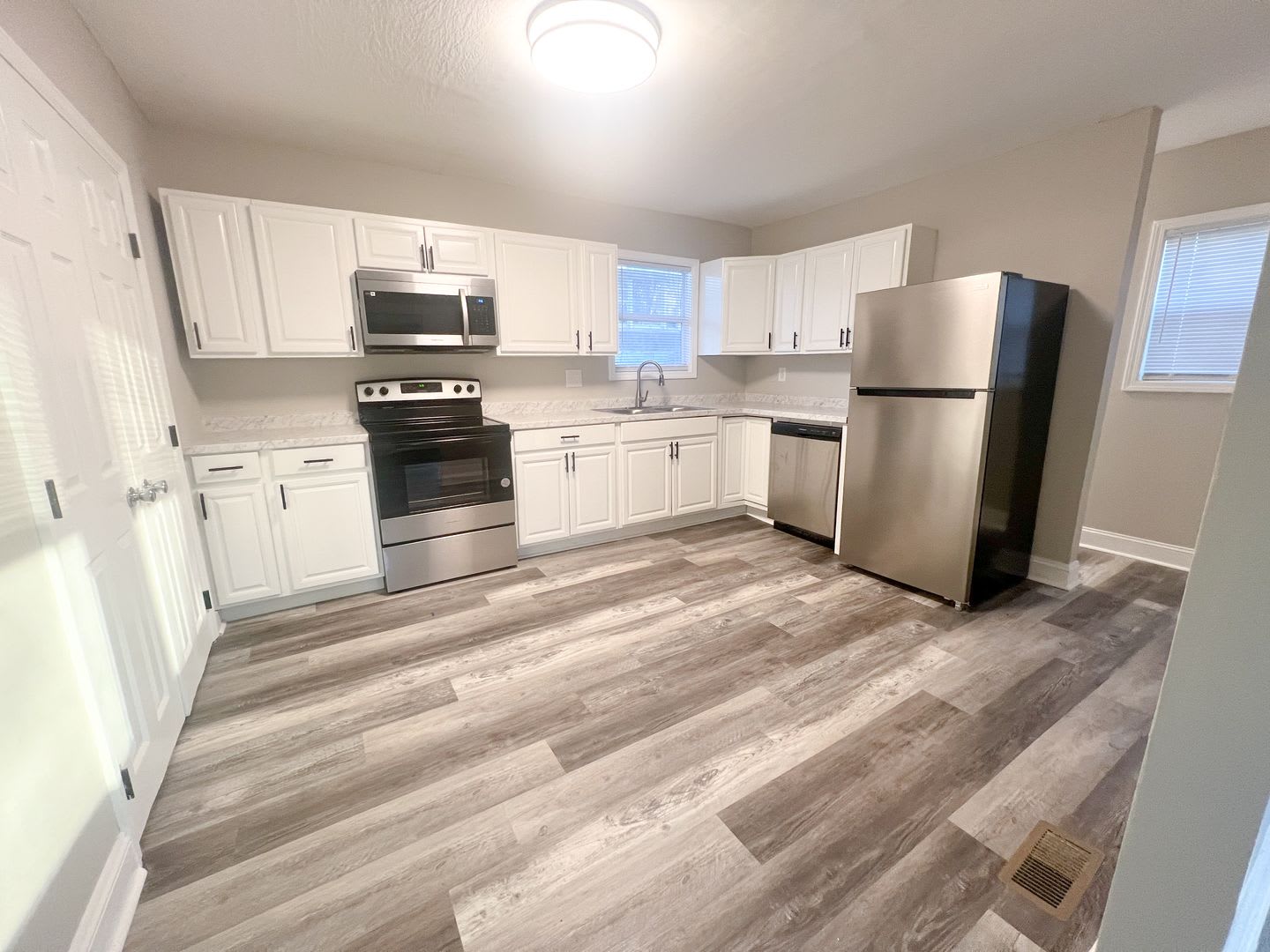 Completely Remodeled Single-Family Home! – photo 3