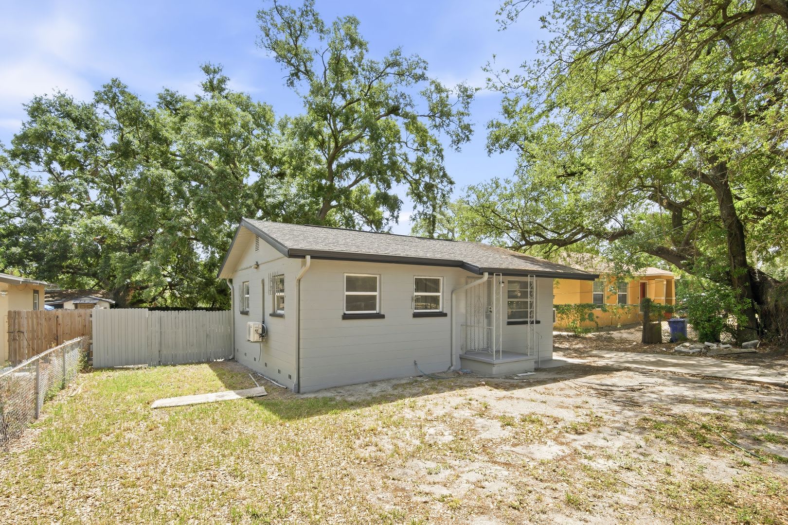 Newly Renovated 2BR Single-Family Home in Tampa – No HOA & Pet Friendly** – photo 2