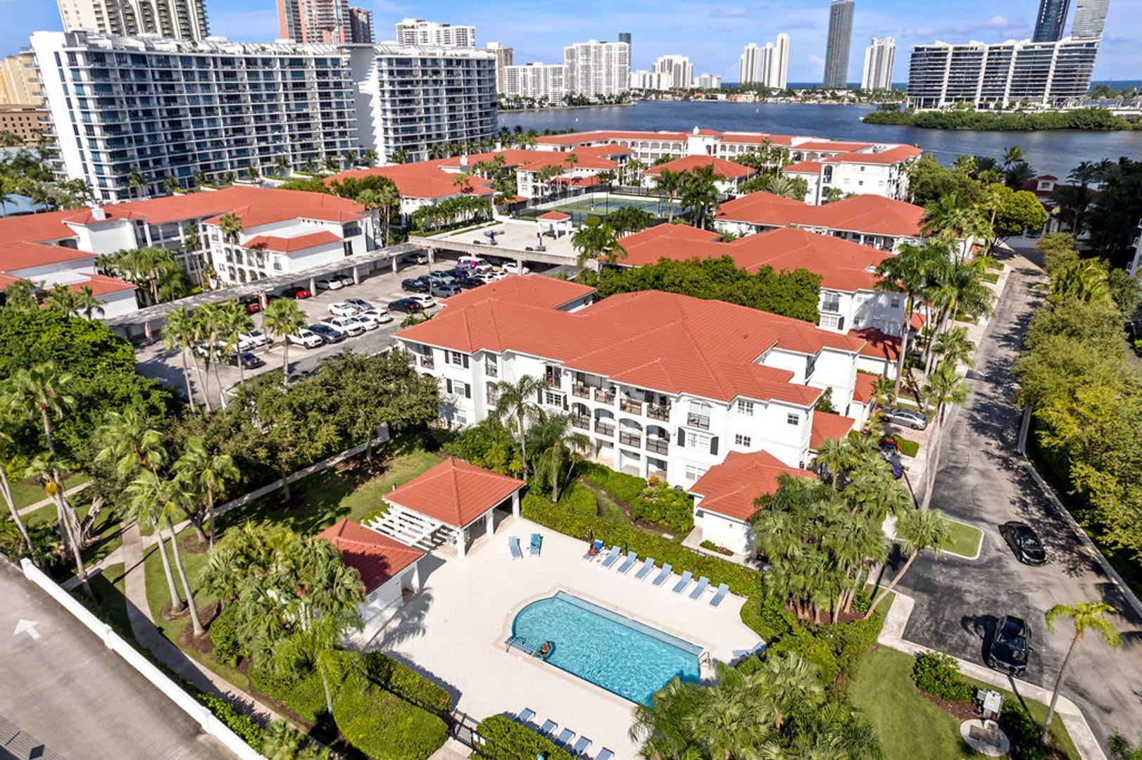 Gorgeous 2 bedroom 2 bath In Aventura! – photo 3