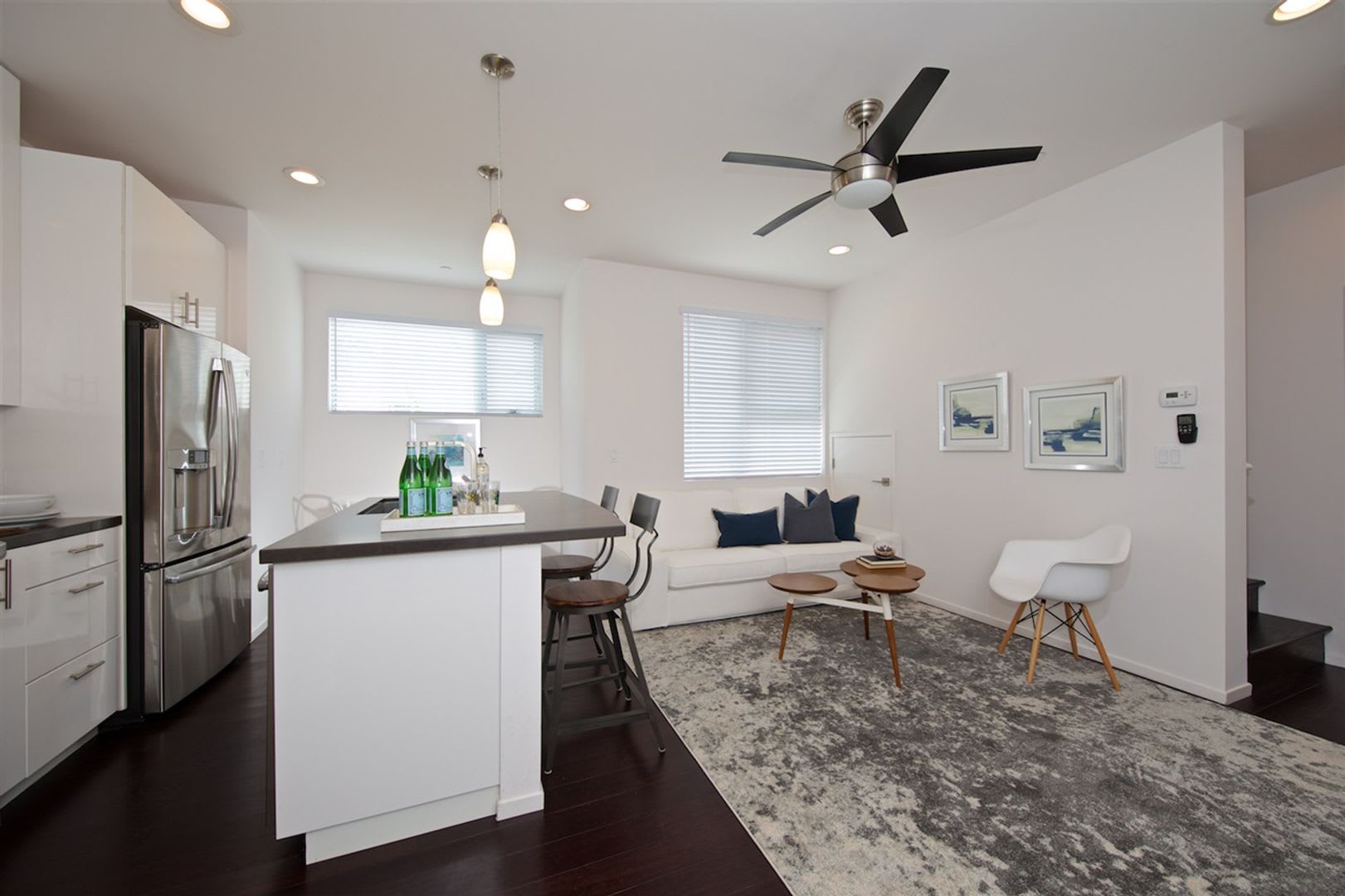 Beautiful 2-Bedroom Townhome in Hillcrest with Private Balconies & Attached Garage – photo 4