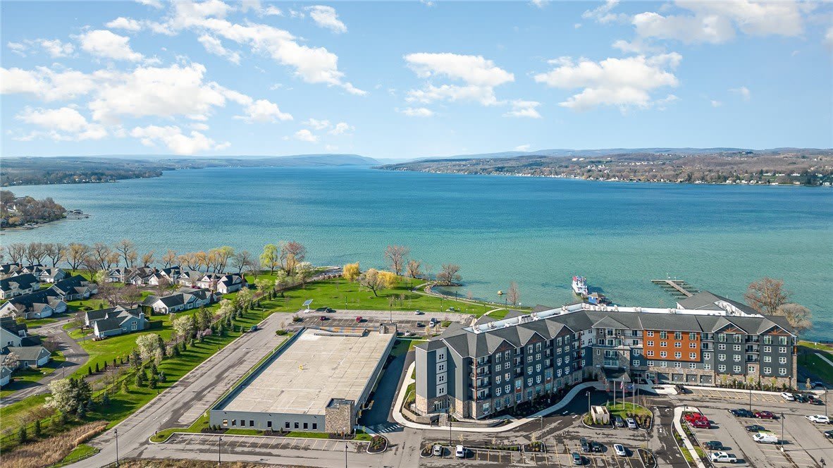 205 Lakeshore Drive – photo 3