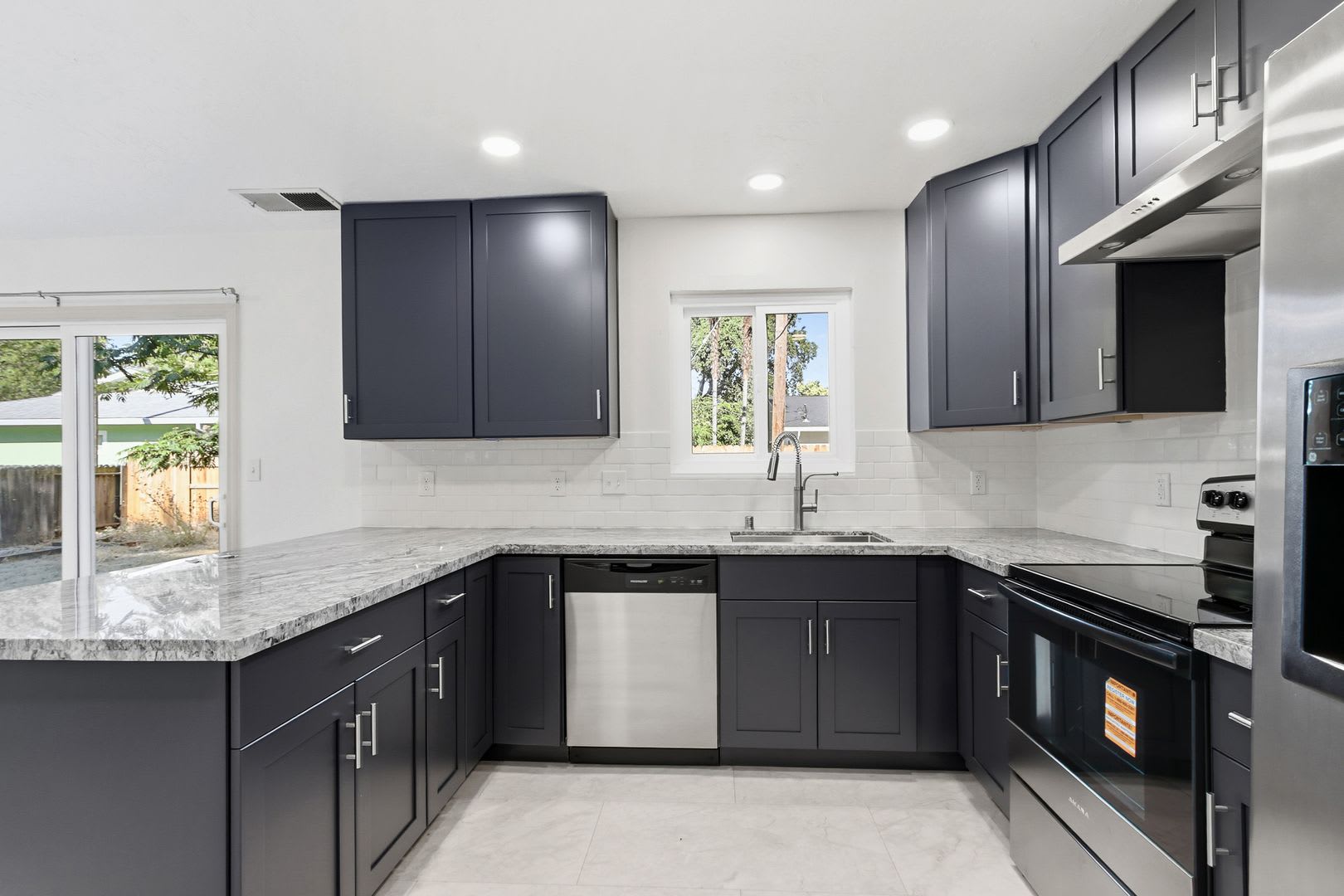 Updated 4 Bed 2 Bath Available for Immediate Move-In! – photo 1