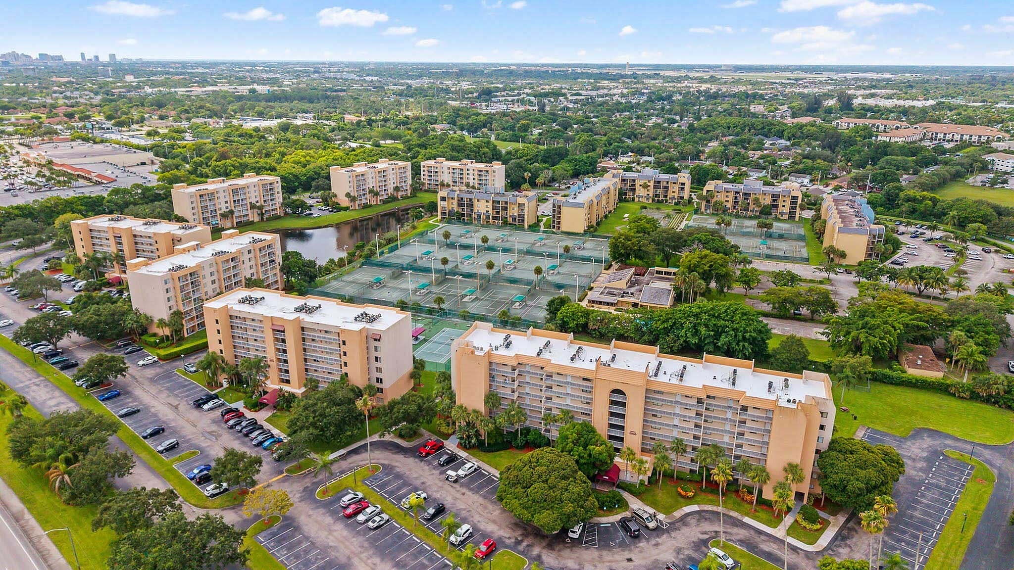 Tennis Towers Apartments – photo 5