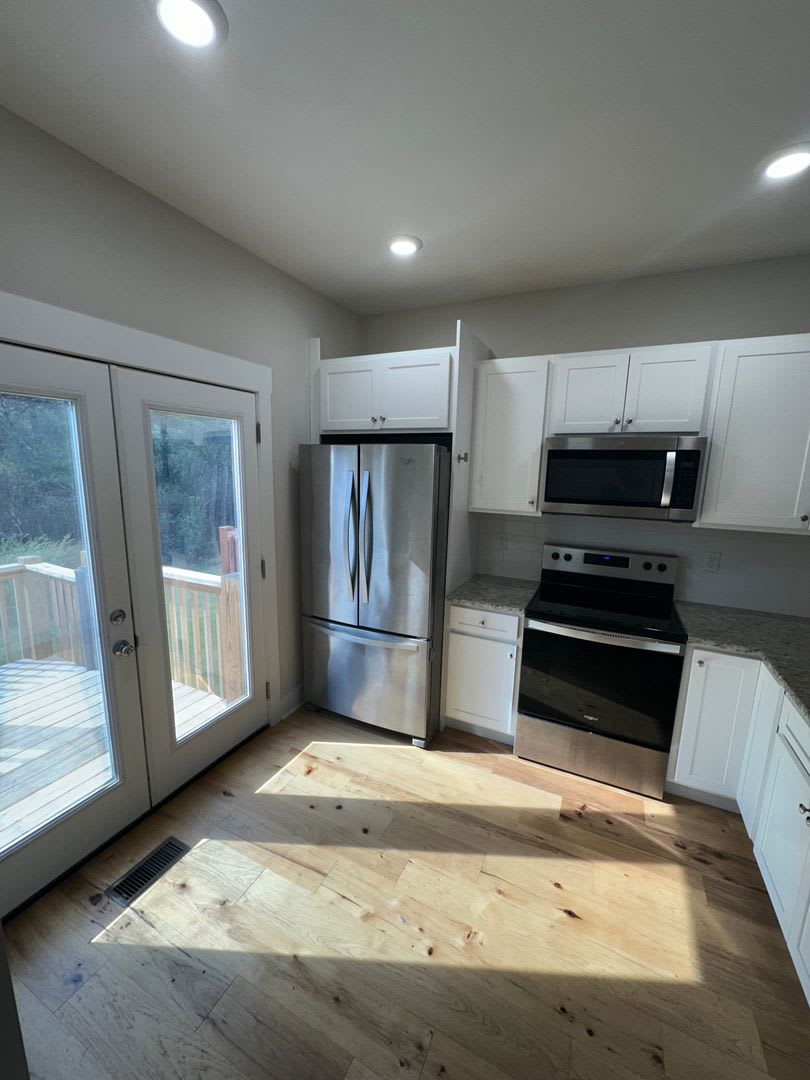 3 beds, 2.5 baths, backyard, 1 car garage! – photo 5