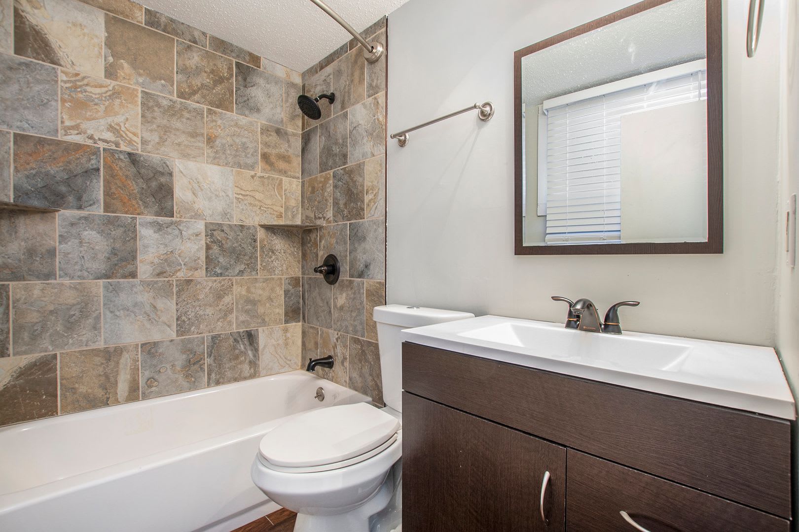 Coming soon! Rare Mission Kansas home for rent – photo 5