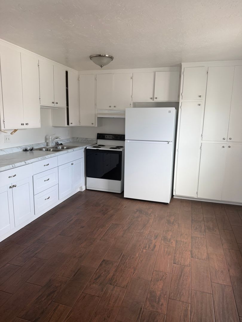 Laurel St. – photo 3