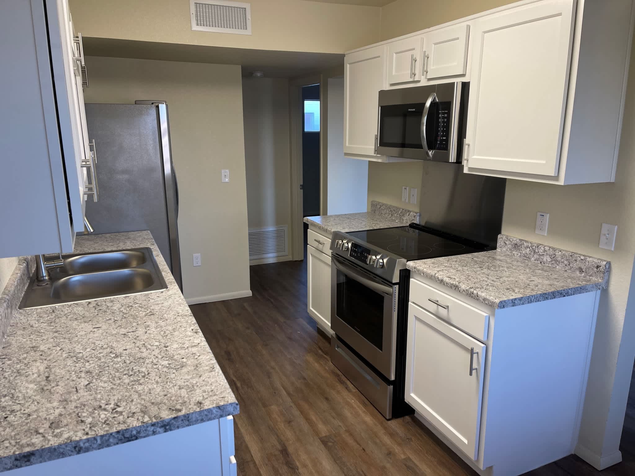 Tropicana Apartments – photo 3