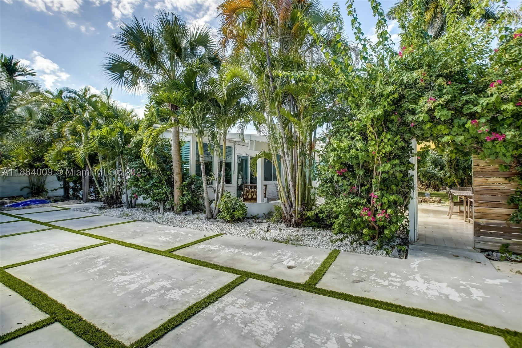 2601 NE 11th Ct – photo 2