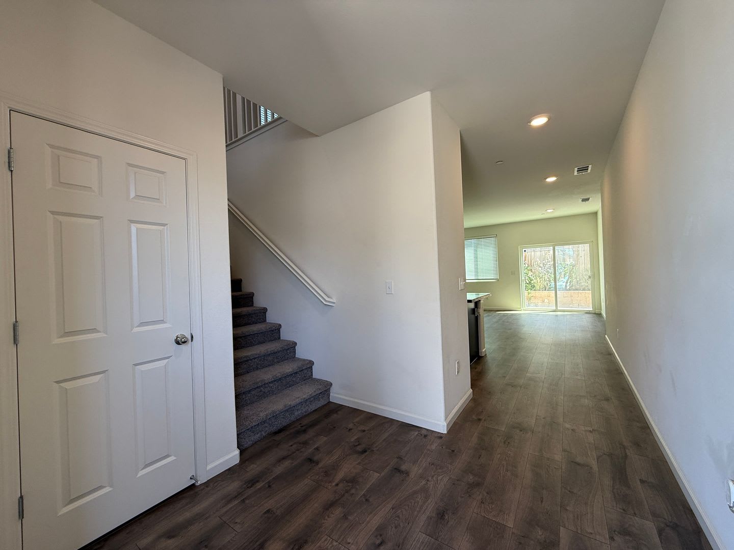 ** $500 OFF FIRST MONTH'S RENT** Stunning 3 bedroom, 3 bathroom home located in Visalia, CA. – photo 3