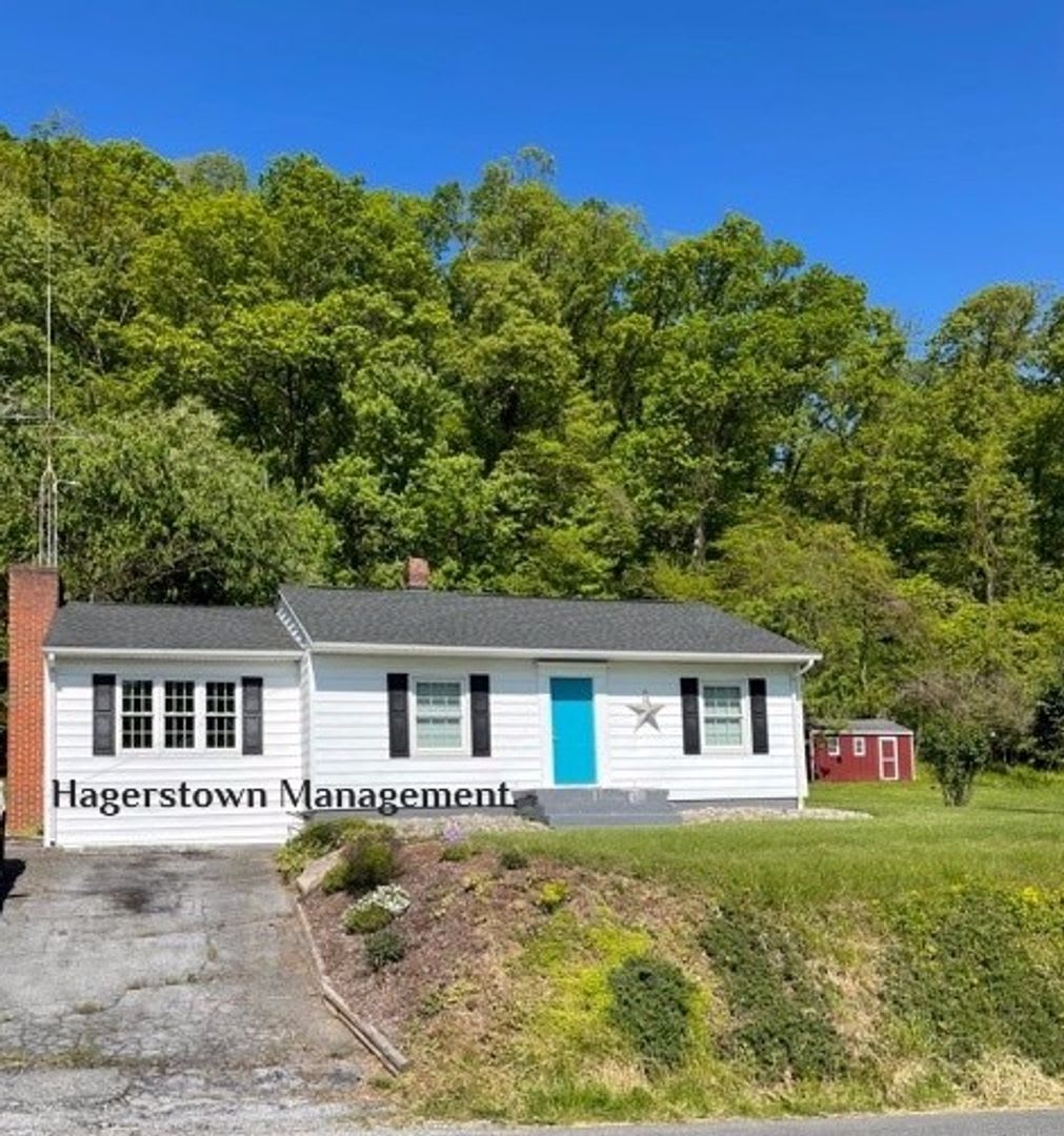 Single Family Home in Big Pool – photo 1