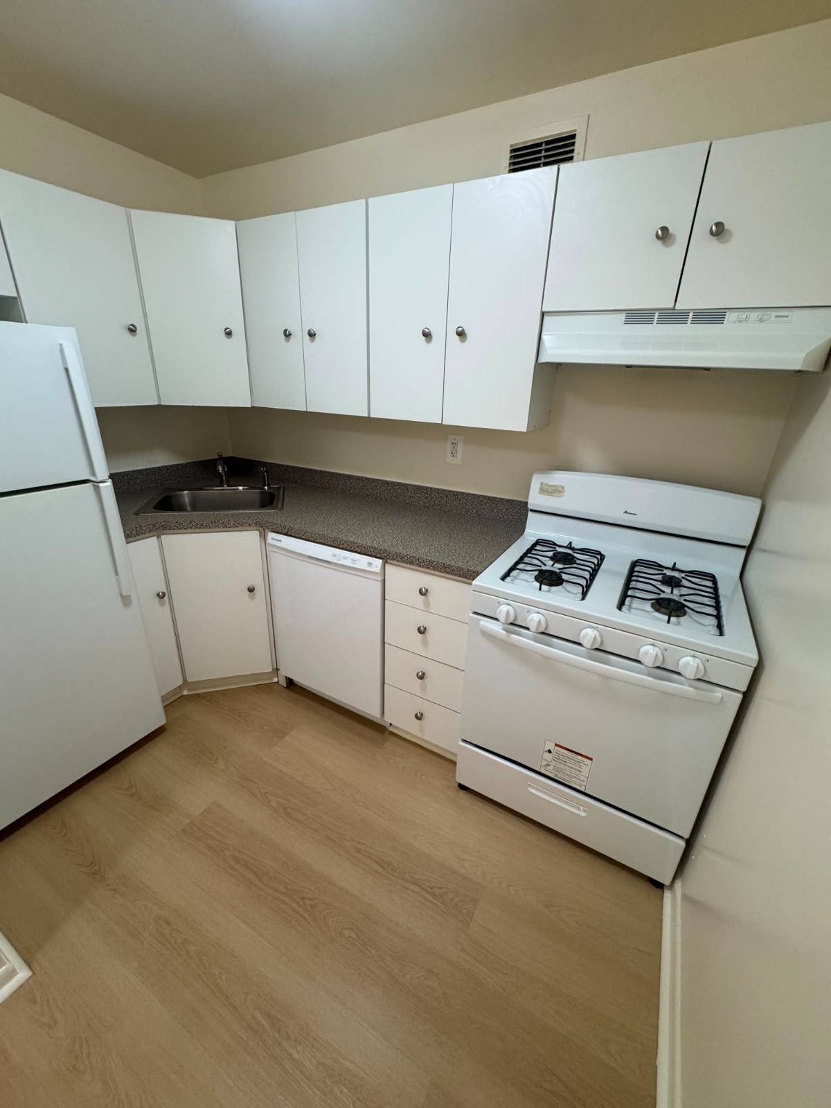 27 Ludlow St – photo 3