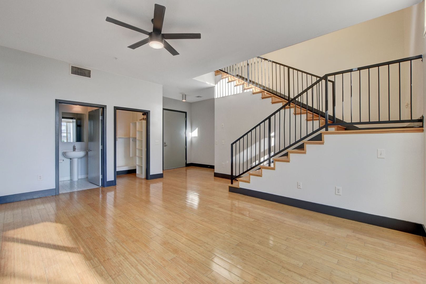 Loft 5 310 Stunning 1Bd 2 5Ba Two Level Loft Offers 1776Sf Of Expansive Spacing – photo 2