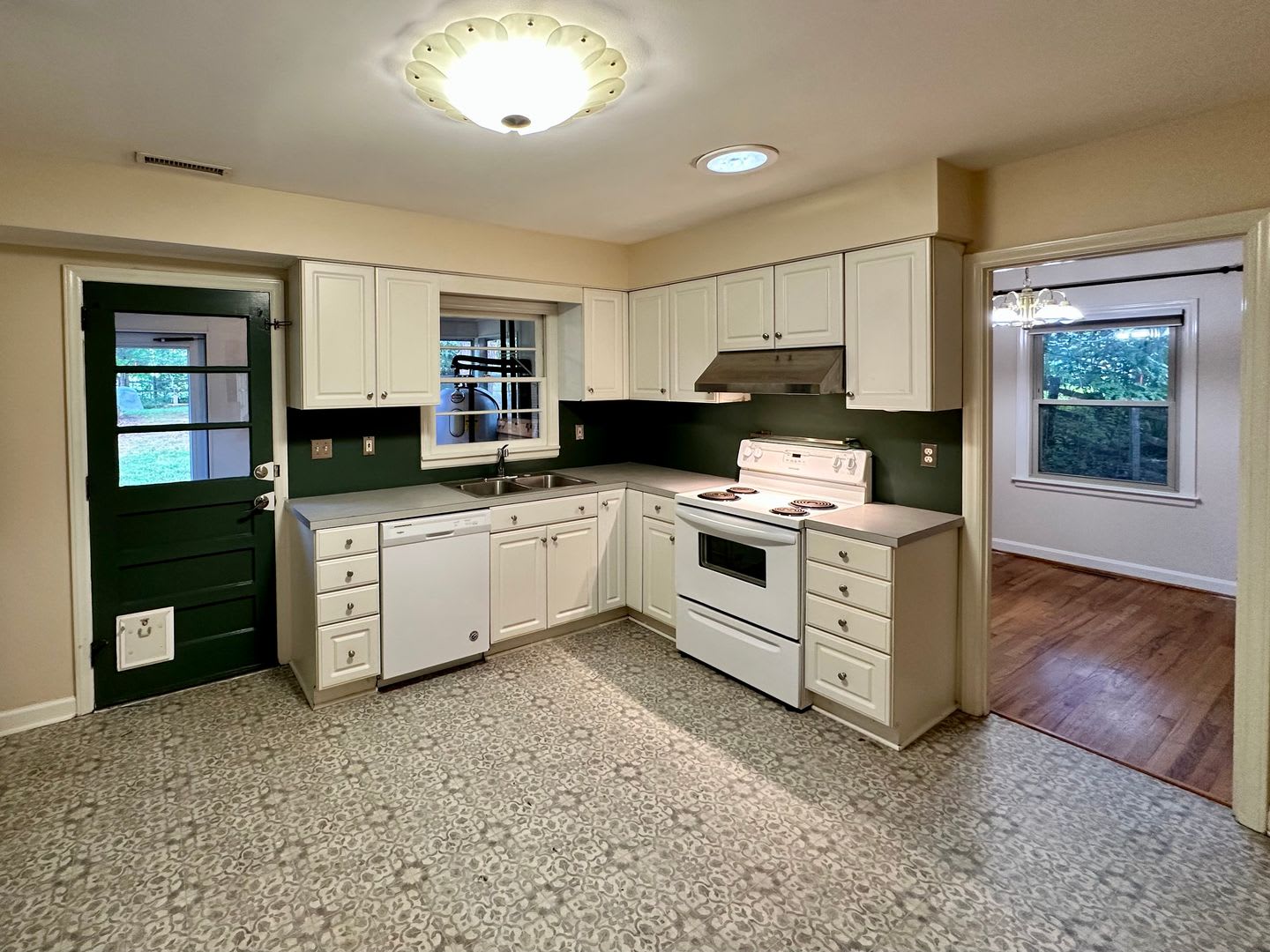 3 BED+BONUS/1.5 BATH Home + 2 Fenced Acres – photo 5