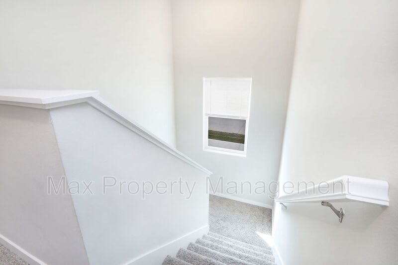 2302 SW 23rd St – photo 2