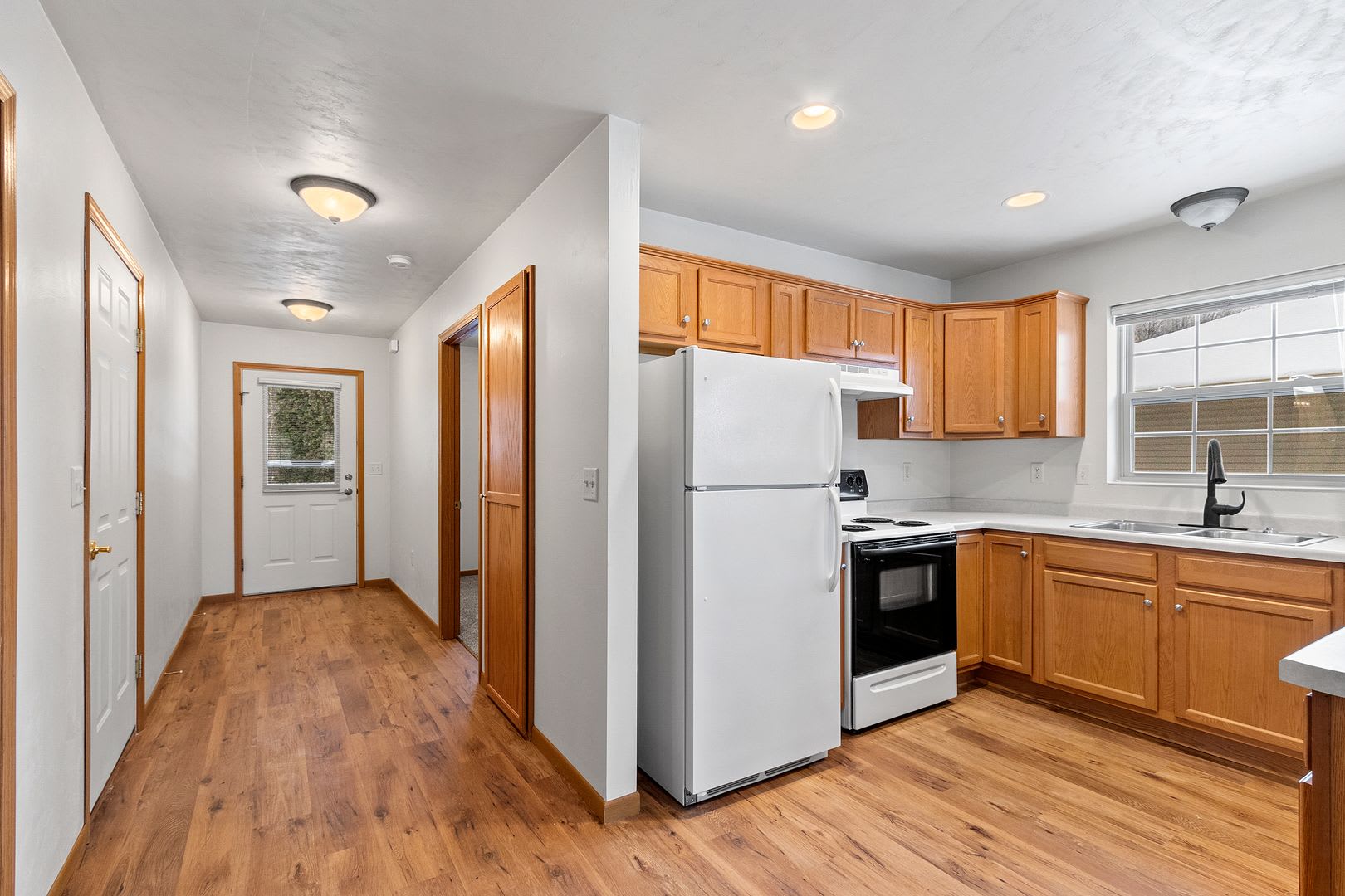 2 Bedroom 1 5 Bathroom Lower Private Entrance – photo 3