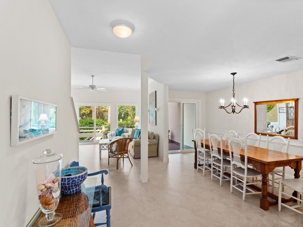 560 N Monterey Drive – photo 5