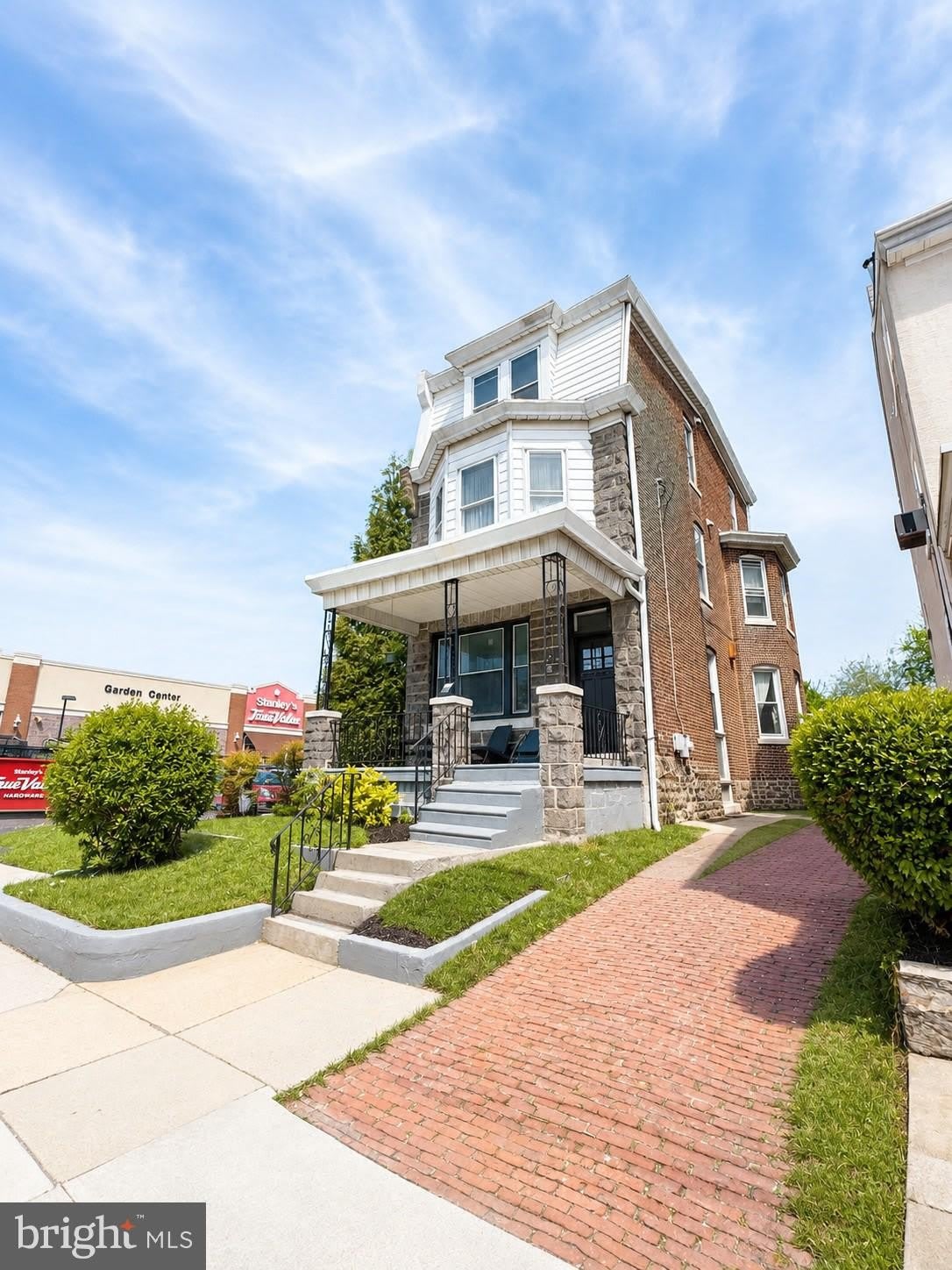5547 Ridge Avenue – photo 2